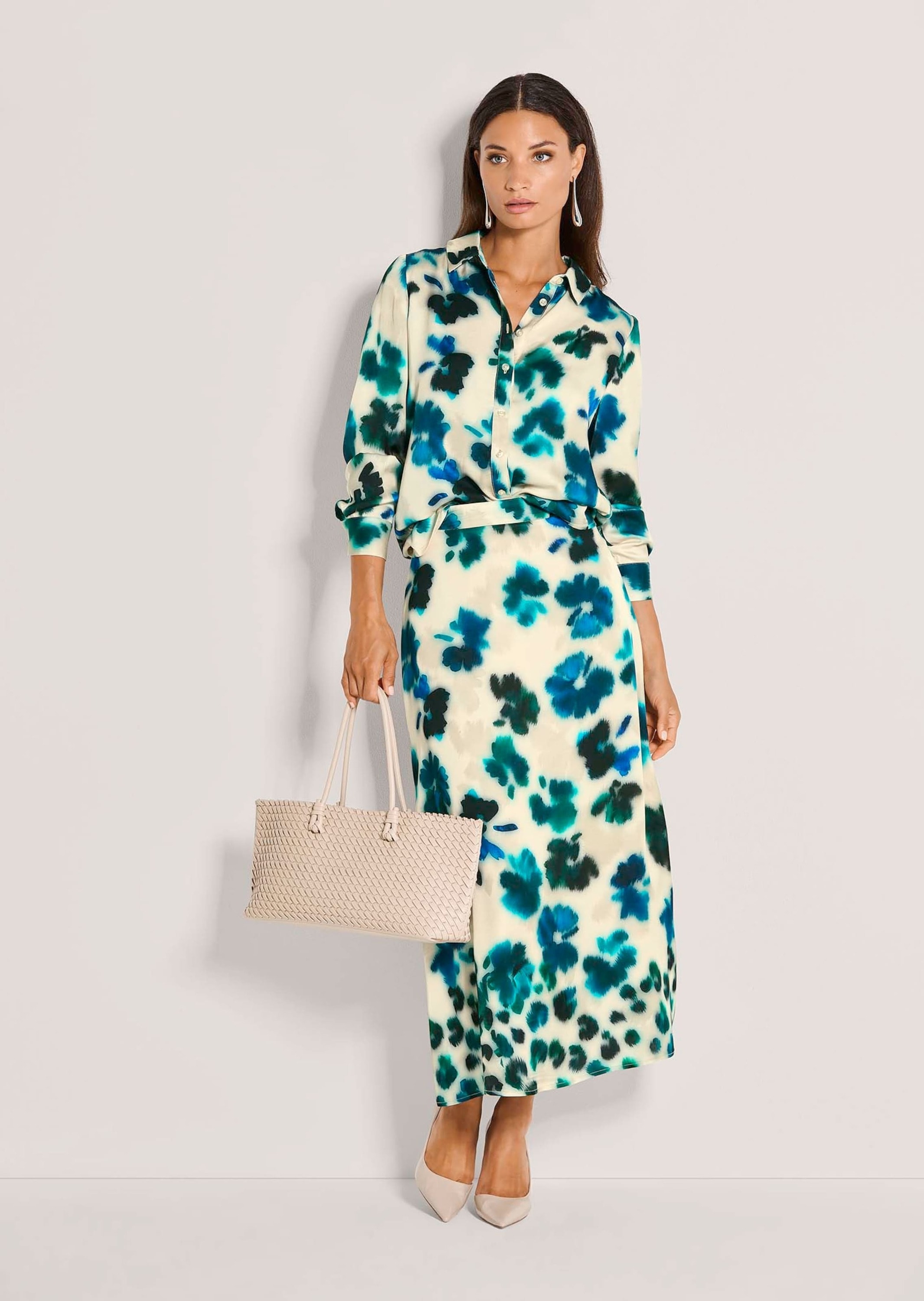 MADELEINE Langarmbluse »Hemdbluse Viskosebluse mit floralem Aquarellmuster« Knopfmanschetten