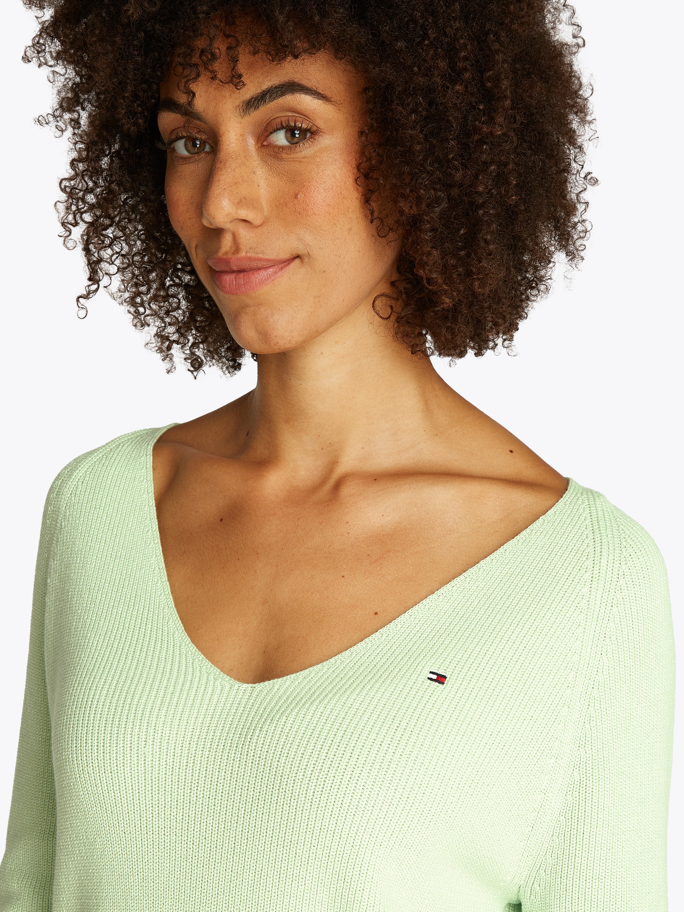 Tommy Hilfiger Strickpullover »CO CARDI FINE GG LS BOAT-NK SWT«, mit Raglanärmel, Logostickerei