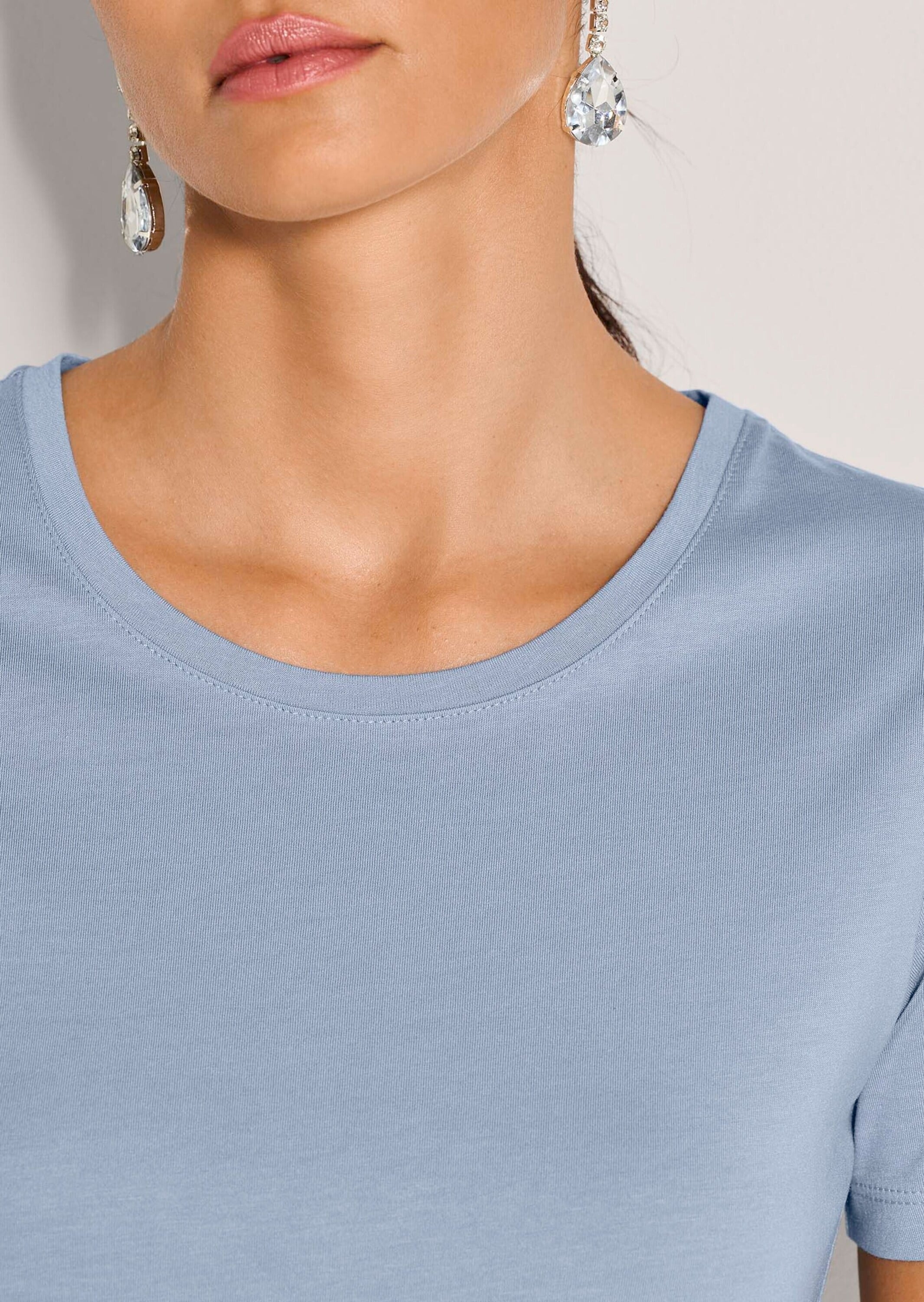 MADELEINE Kurzarmshirt »Shirt Schlichtes Basicshirt mit Rundhalsausschnitt« Gerader Saum