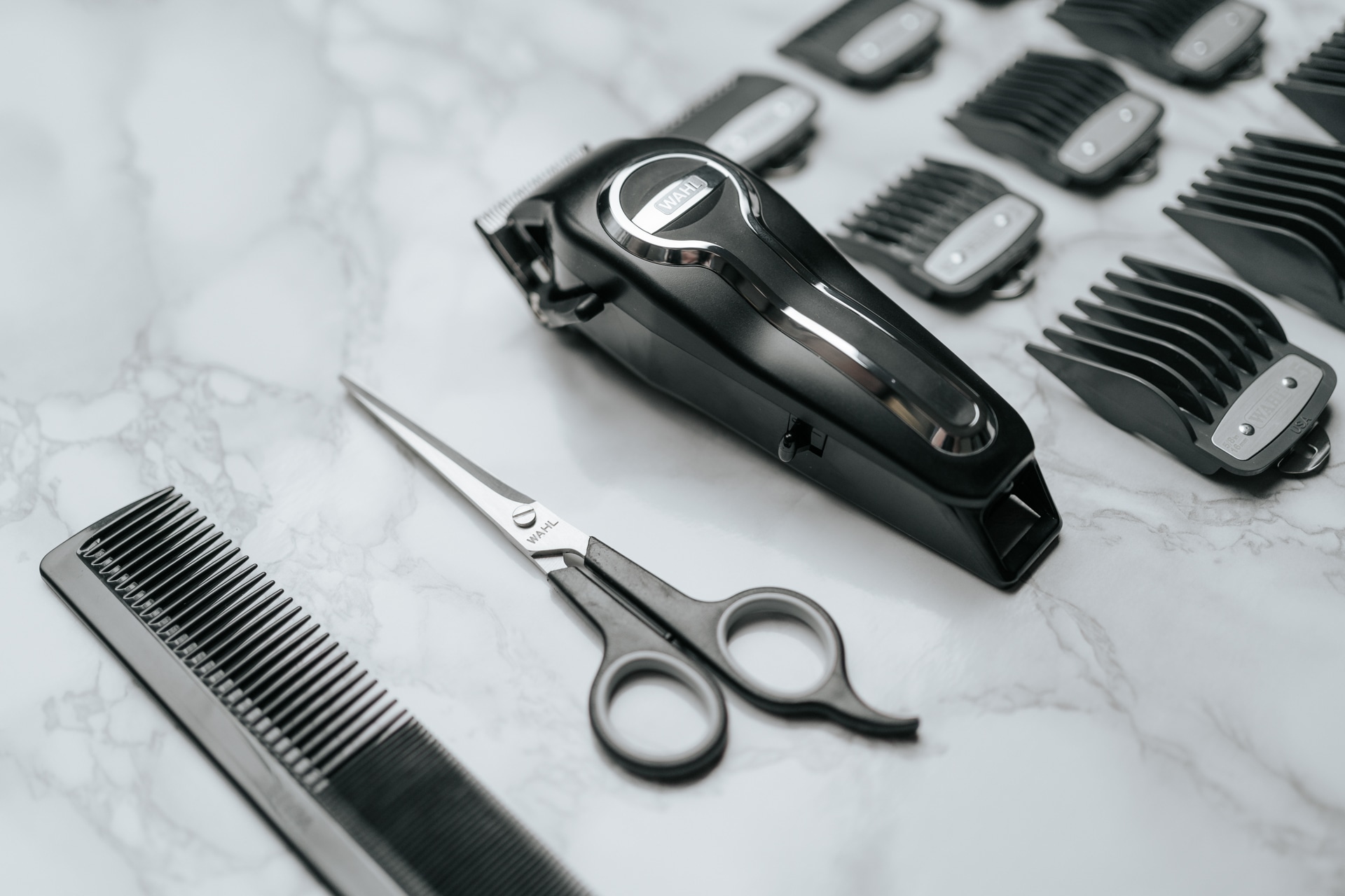 Wahl Haarschneider »Elite Pro Cordless«, 10 Aufsätze, Hochleistungs Akku- und Netzbetrieb Haarschneider, Premium Zuberhörset