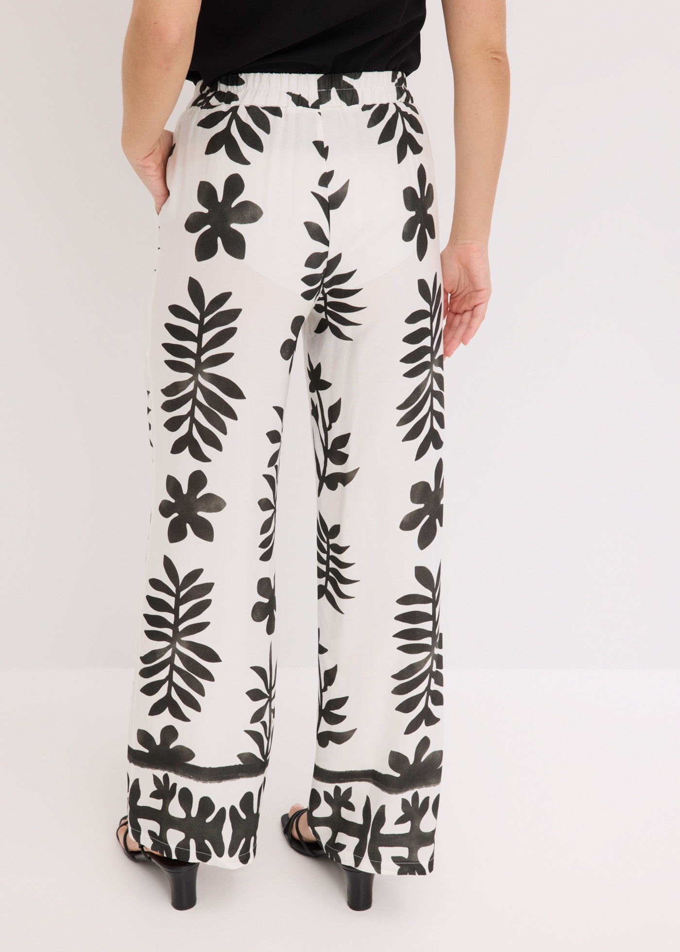 bonprix Stoffhose  aus Viskose, mit Gummibund, Loose Fit Passform, bedruckt