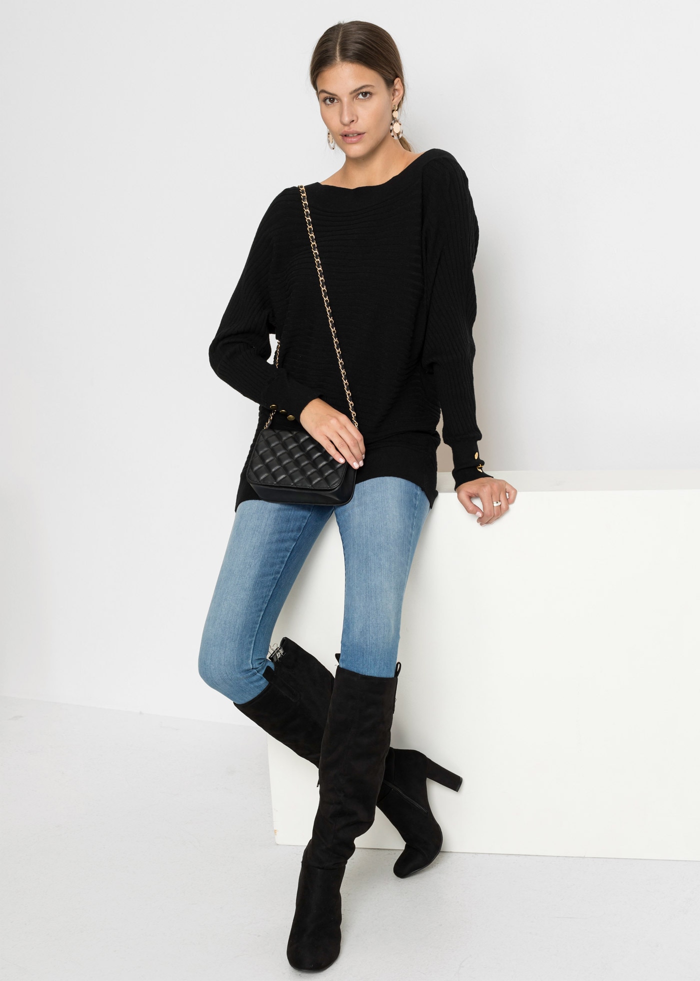 bonprix Strickpullover aus Viskose, Polyamid und Polyester, mit Knopfdetail