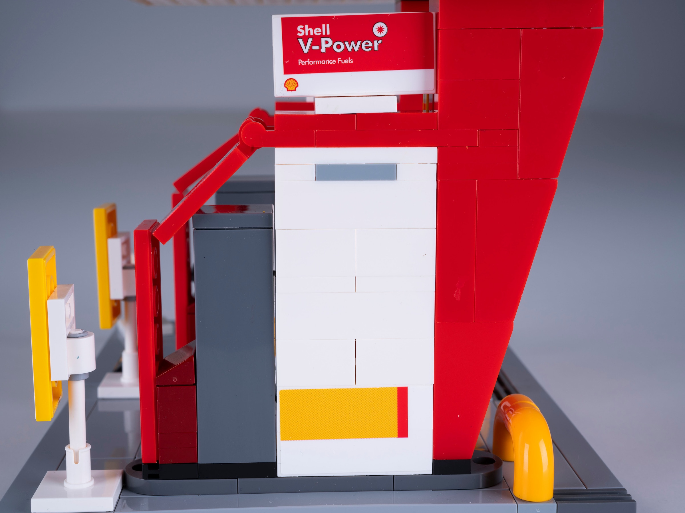 Jamara Konstruktions-Spielset »CaDA, Shell Tankstelle Bricks«, (305 St.)