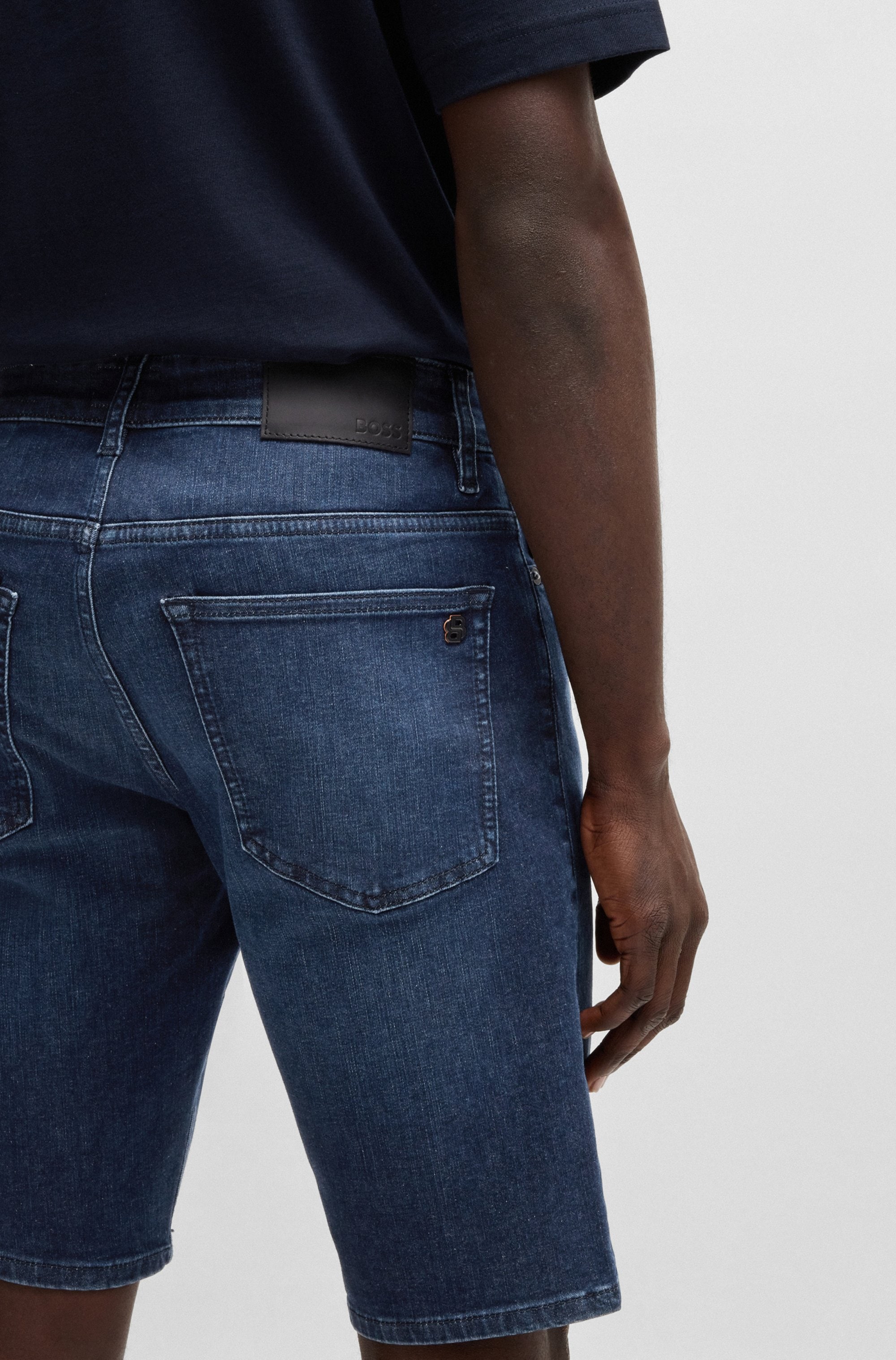 BOSS ORANGE Shorts »Delaware«, mit Lederbadge und Coinpocket