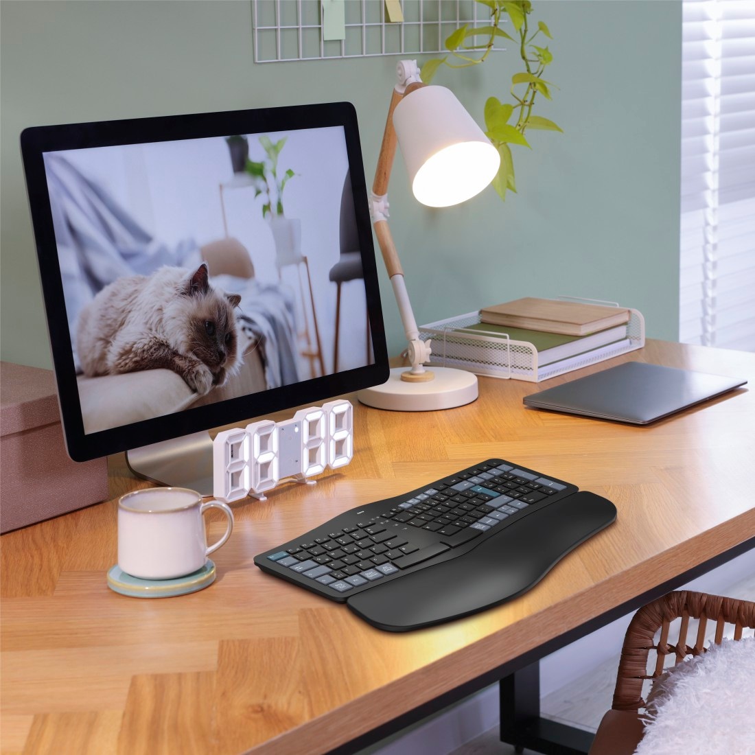 Hama ergonomische Tastatur »Ergonomische Tastatur (kabellos, Multi Device, 2x Bluetooth, 1x Funk)« (Handgelenkauflage | ausklappbare Füße)