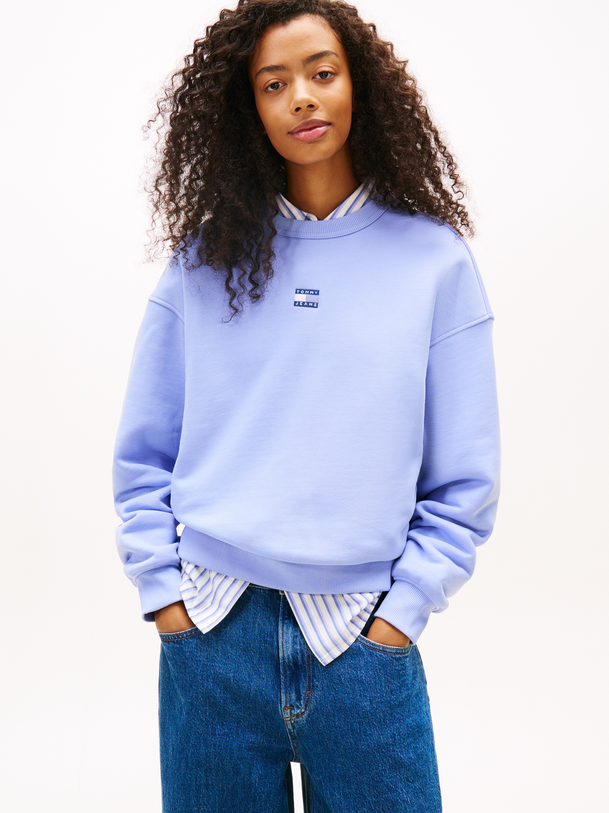 Tommy Jeans Sweatshirt »Sweatshirt TJW BXY BADGE«, mit Dropshoulder-Design und Frontlogo