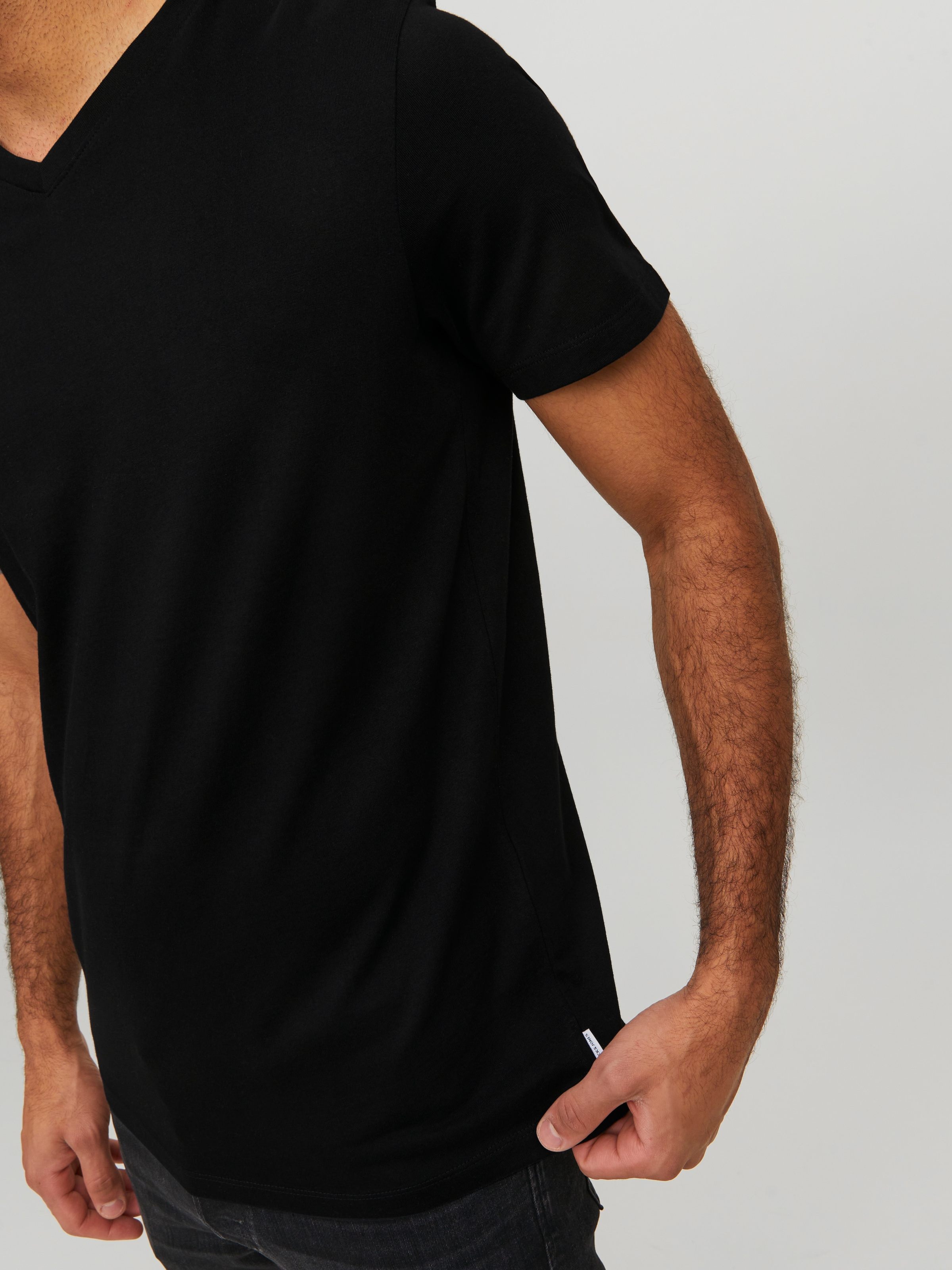 Jack & Jones V-Shirt »JJEORGANIC mit V-Ausschnitt, lässig kombinierbar, ideal für Alltag« unifarben, modisch, regular fit, Baumwolle, V-Ausschnitt