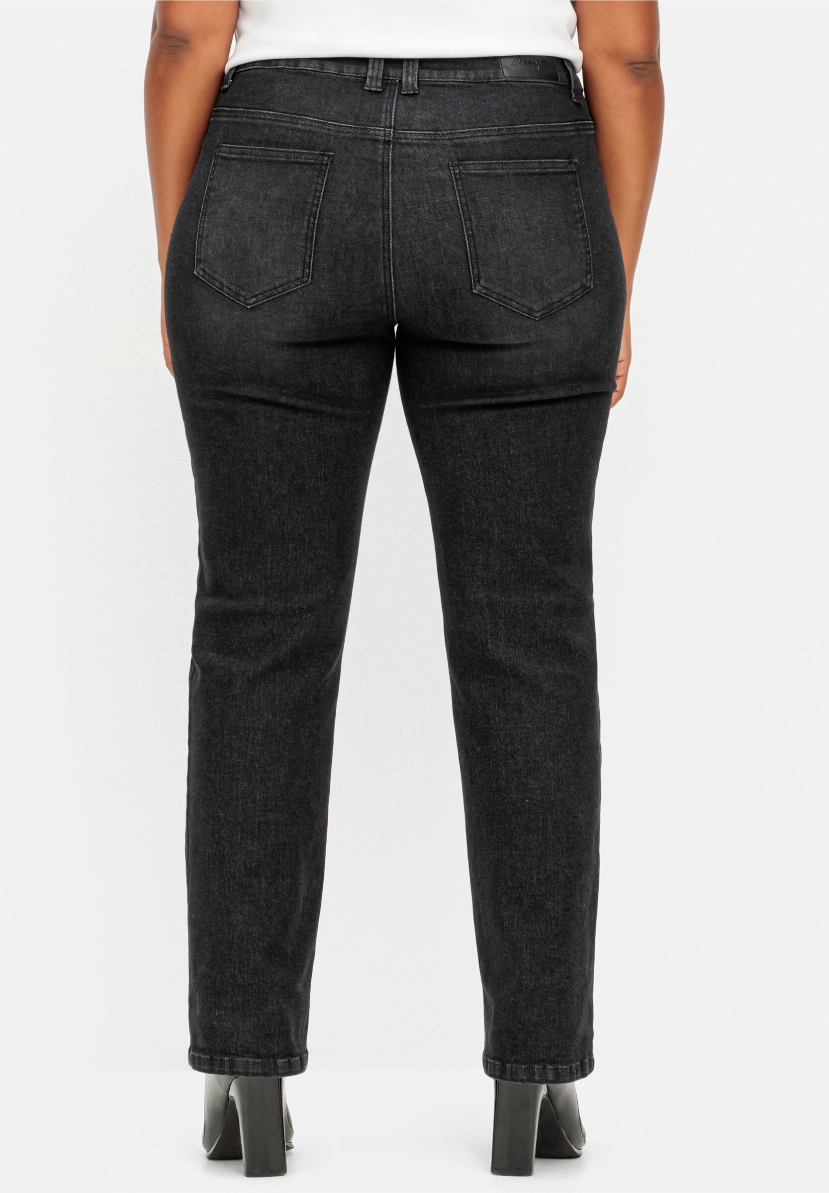 Sheego 5-Pocket-Jeans »Stretch-Jeans Gerade Jeans mit TruTemp365® Fasern« mit funktionellen TruTemp365® Fasern