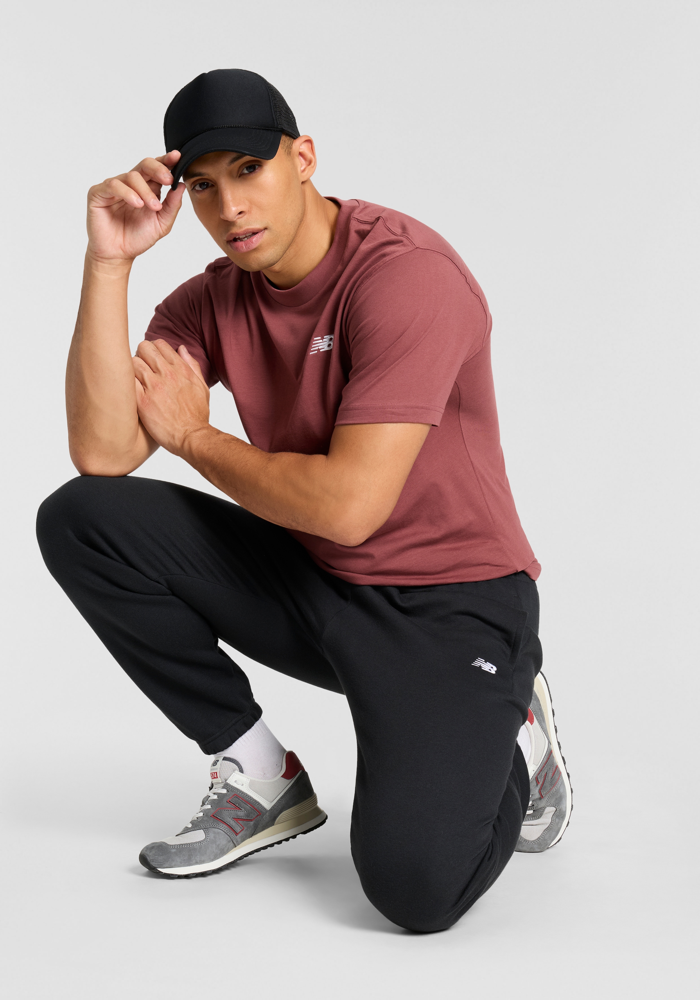 New Balance Jogginghose »SPORT ESSENTIALS FLEECE JOGGER«  mit Eingrifftaschen, lockere Passform