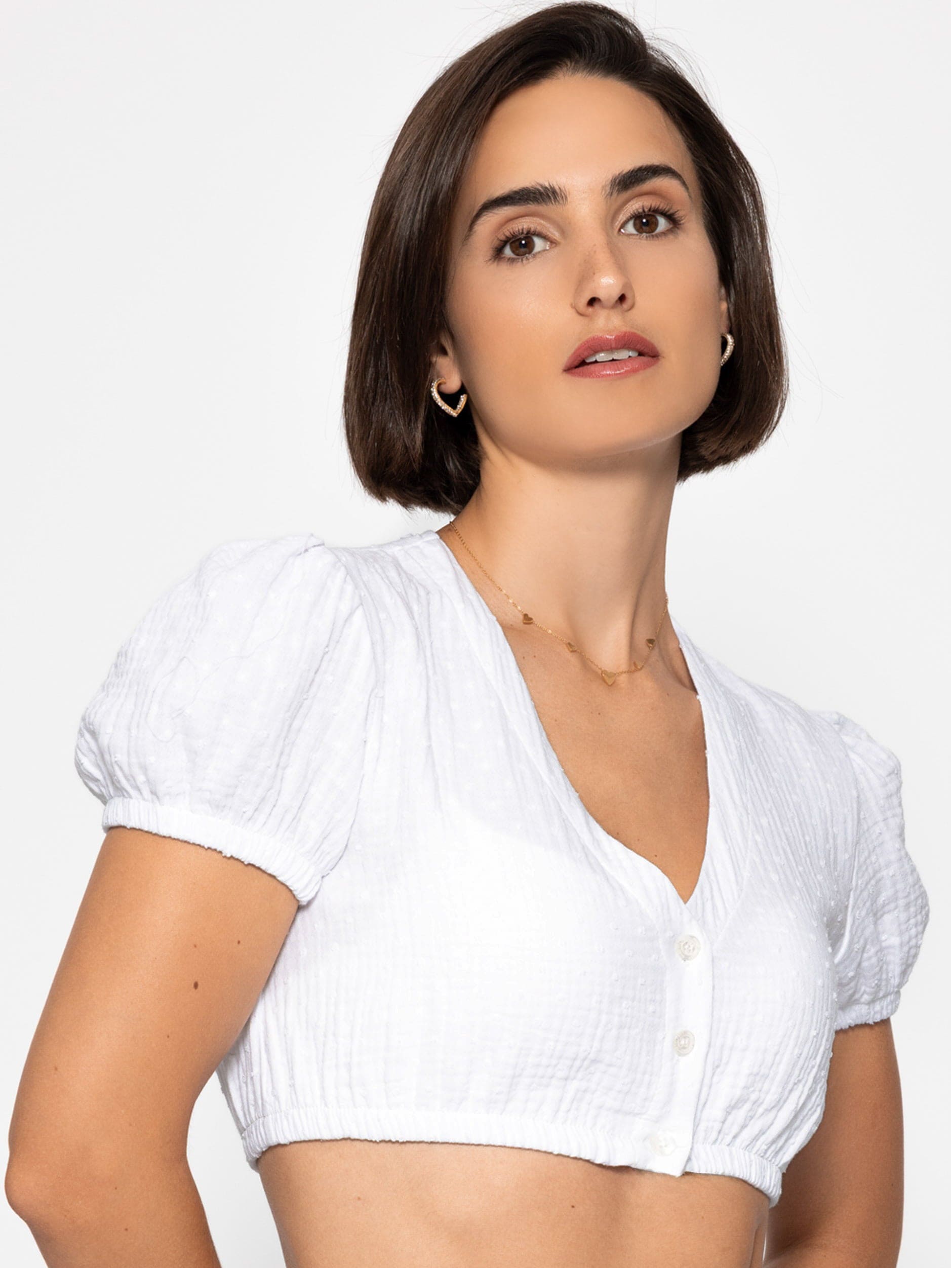 SASSYCLASSY Trachtenbluse »Bluse aus Musselin mit Tupfen« Traditionelle Trachtenbluse mit V Ausschnitt und Puffärmeln Weiß
