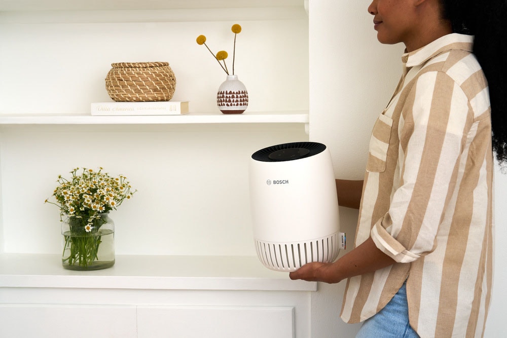 BOSCH Luftreiniger »Air 500, für eine effektive Reinigung, kompaktes Design« für 23 qm Räume USB-C Anschluss zum Laden eines Smartphones und Ruhemodus