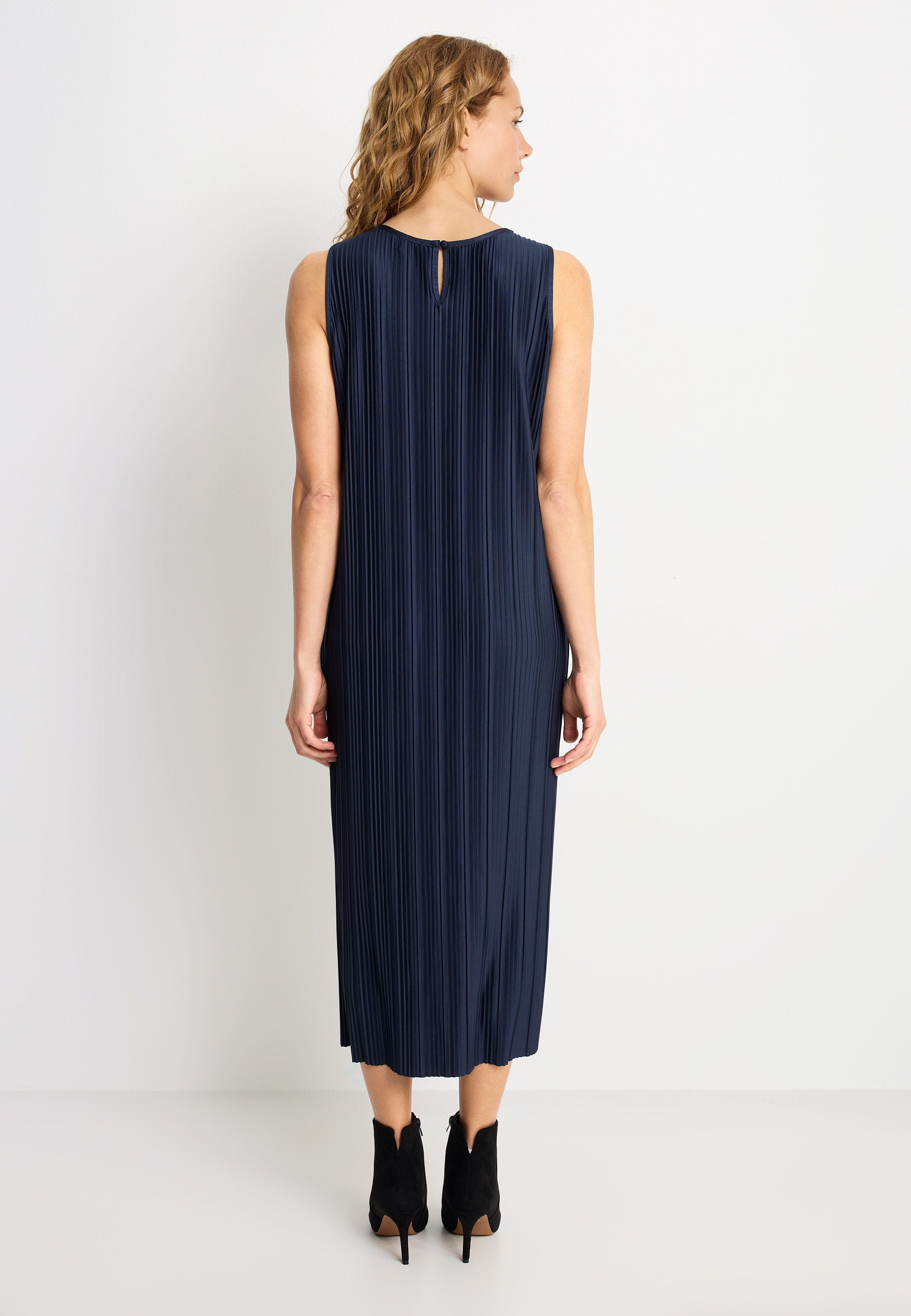 LASCANA Plisseekleid in Midilänge, Trägerkleid, Sommerkleid