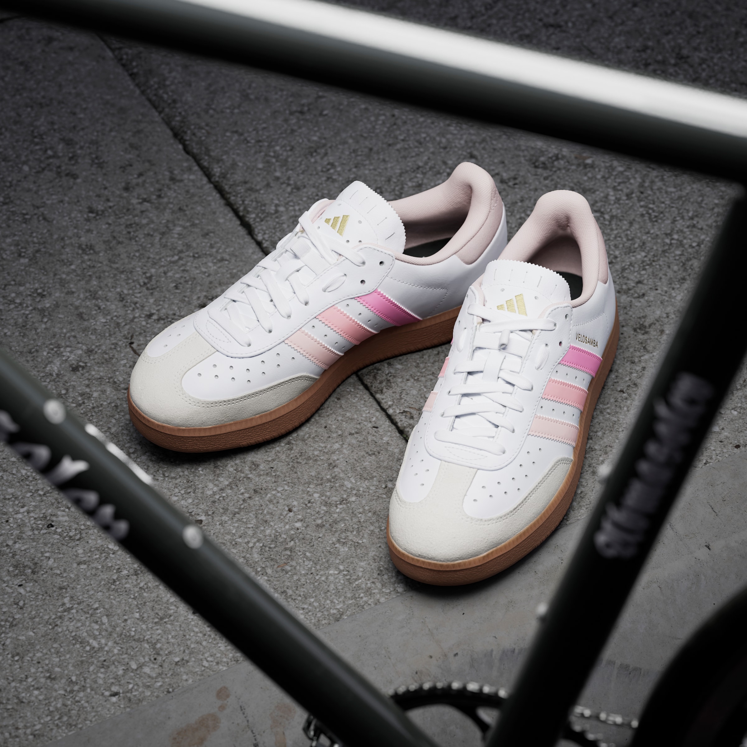 adidas Performance Fahrradschuh »VELOSAMBA LEATHER«, inspiriert vom Design des adidas samba