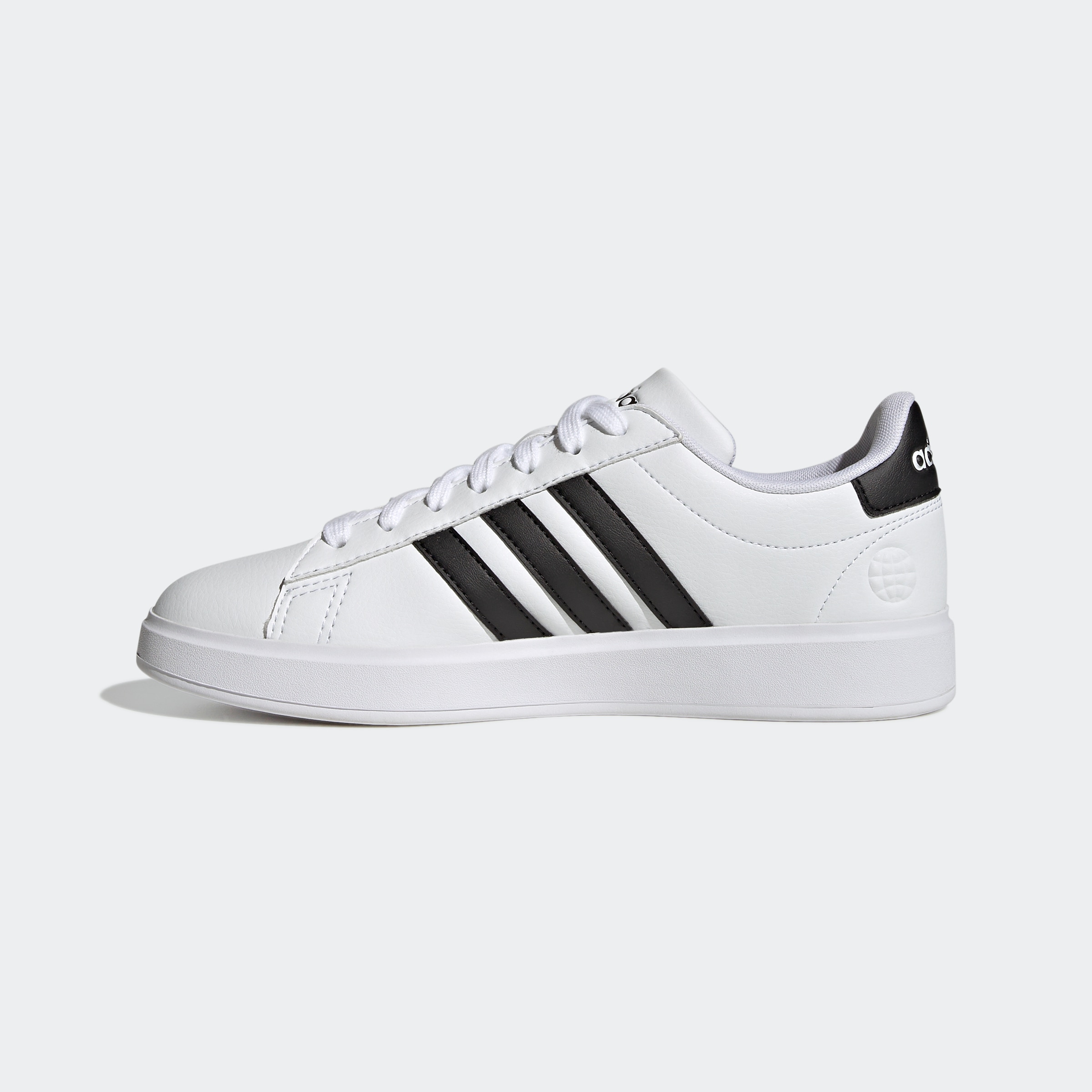 adidas Sportswear Sneaker »GRAND COURT CLOUDFOAM LIFESTYLE COURT COMFORT«, Design auf den Spuren des adidas Superstar