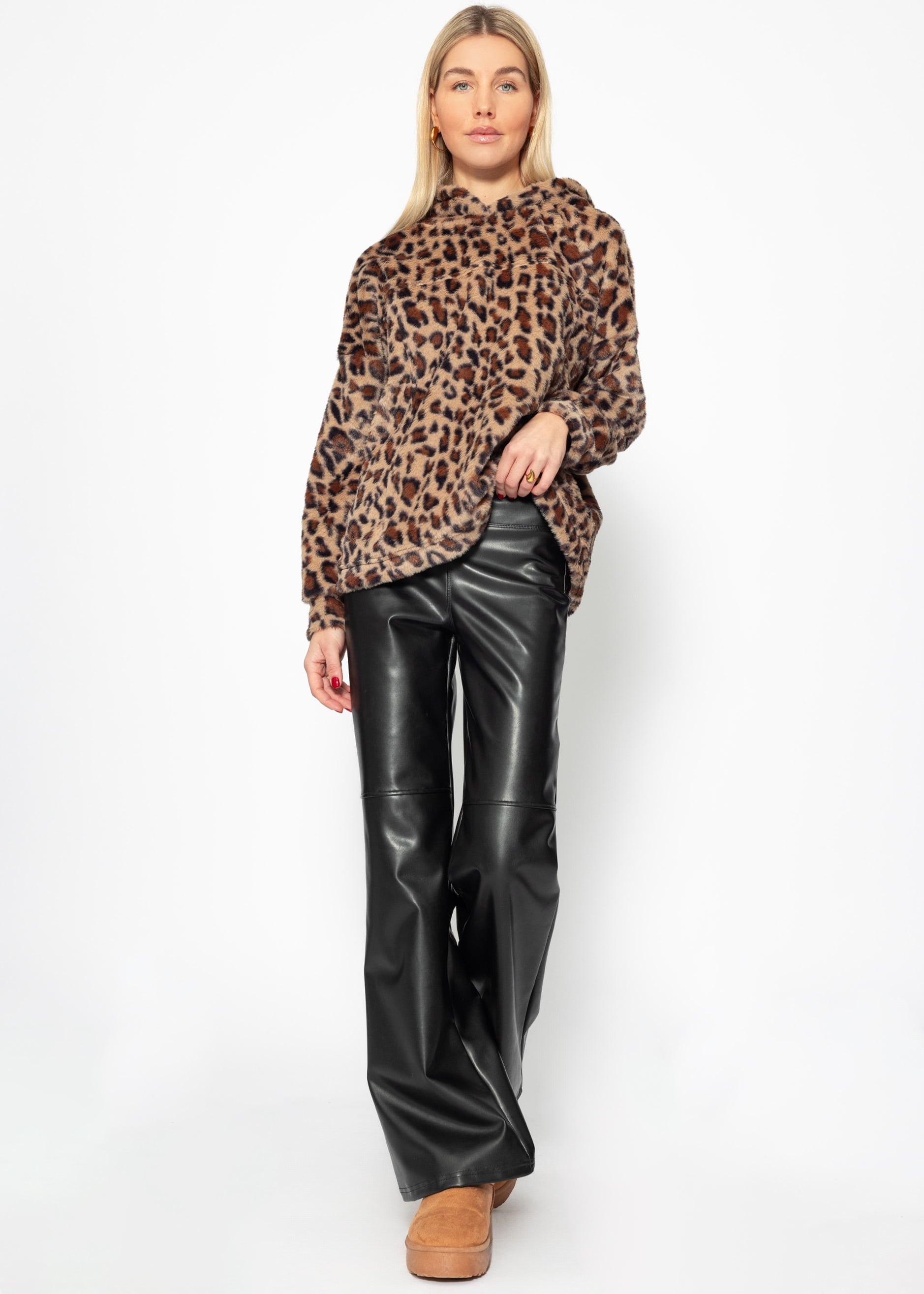 SASSYCLASSY Kapuzenpullover »Oversize Teddy Hoodie in Leo-Print« Flauschiger Sweatshirt aus plüschigem Material mit Leopardenmuster