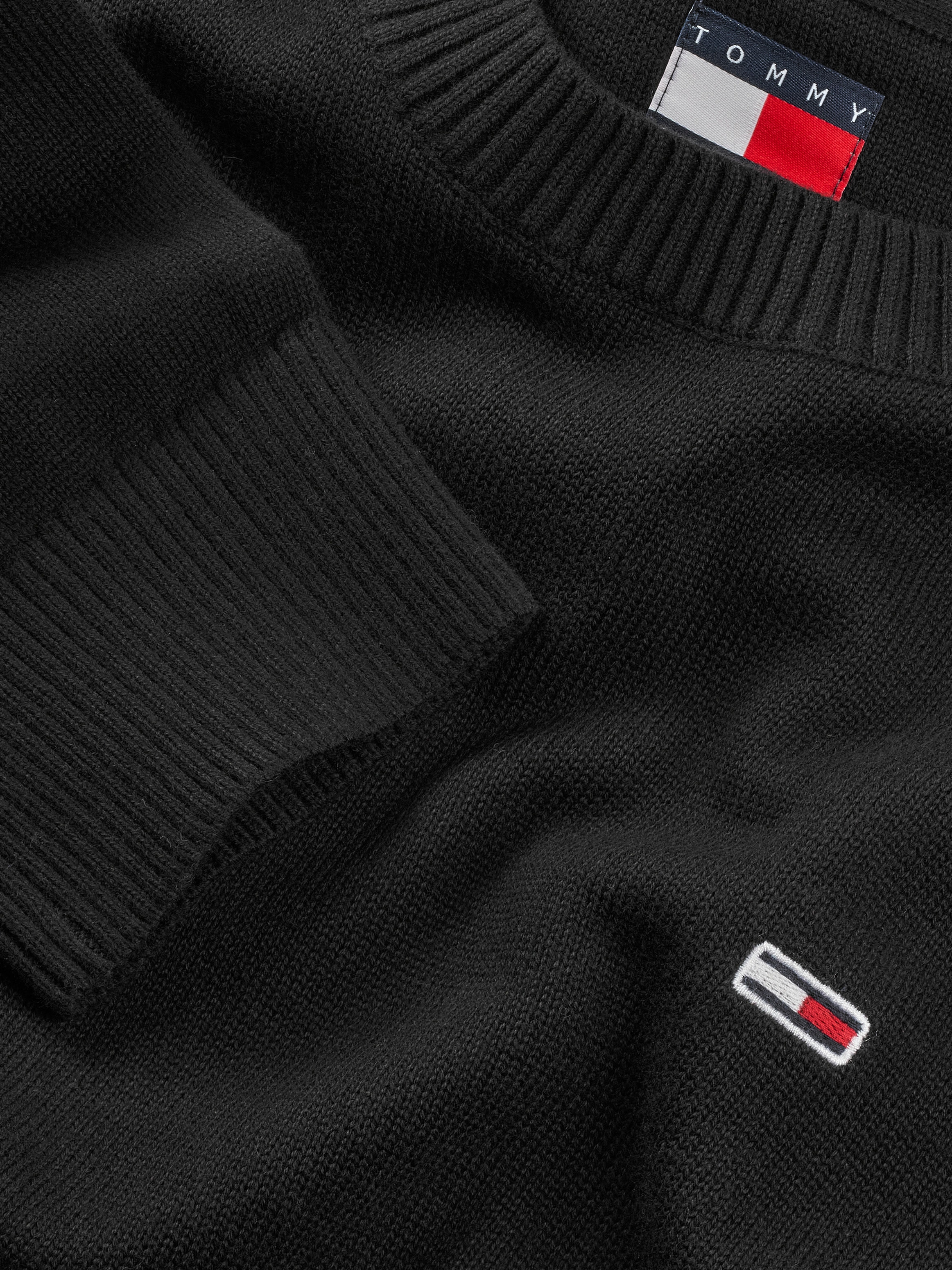 Tommy Jeans Rundhalspullover »TJM SLIM ESSENTIAL LIGHT SWEATER«, mit Flag-Patch