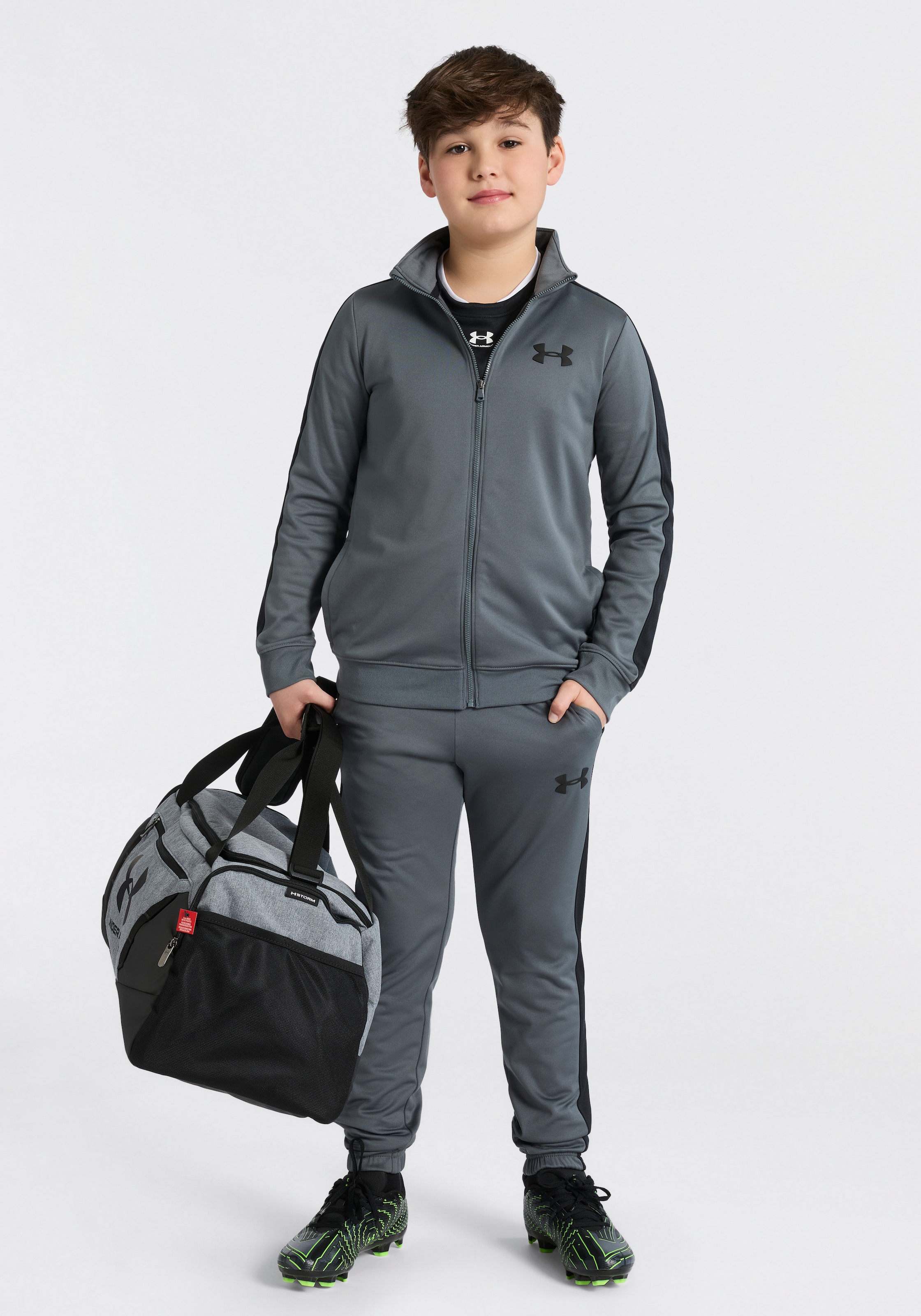 Under Armour® Trainingsshirt »UA B CHALLENGER TRAIN SS« sportliche Passform, mit Mesh-Einsätzen, atmungsaktiv