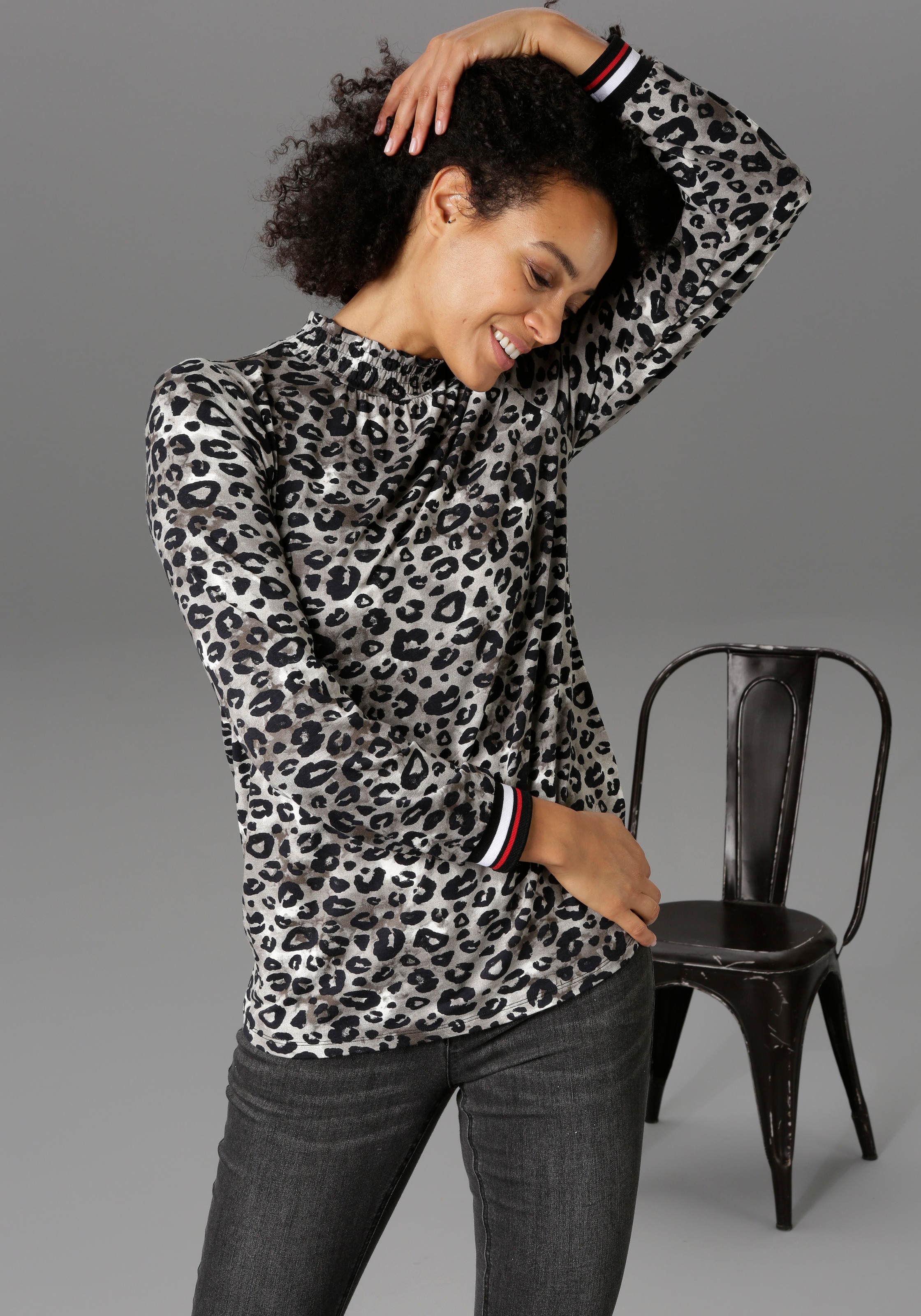 Aniston CASUAL Langarmshirt, mit trendigem Animal-Print und gestreiften Bündchen