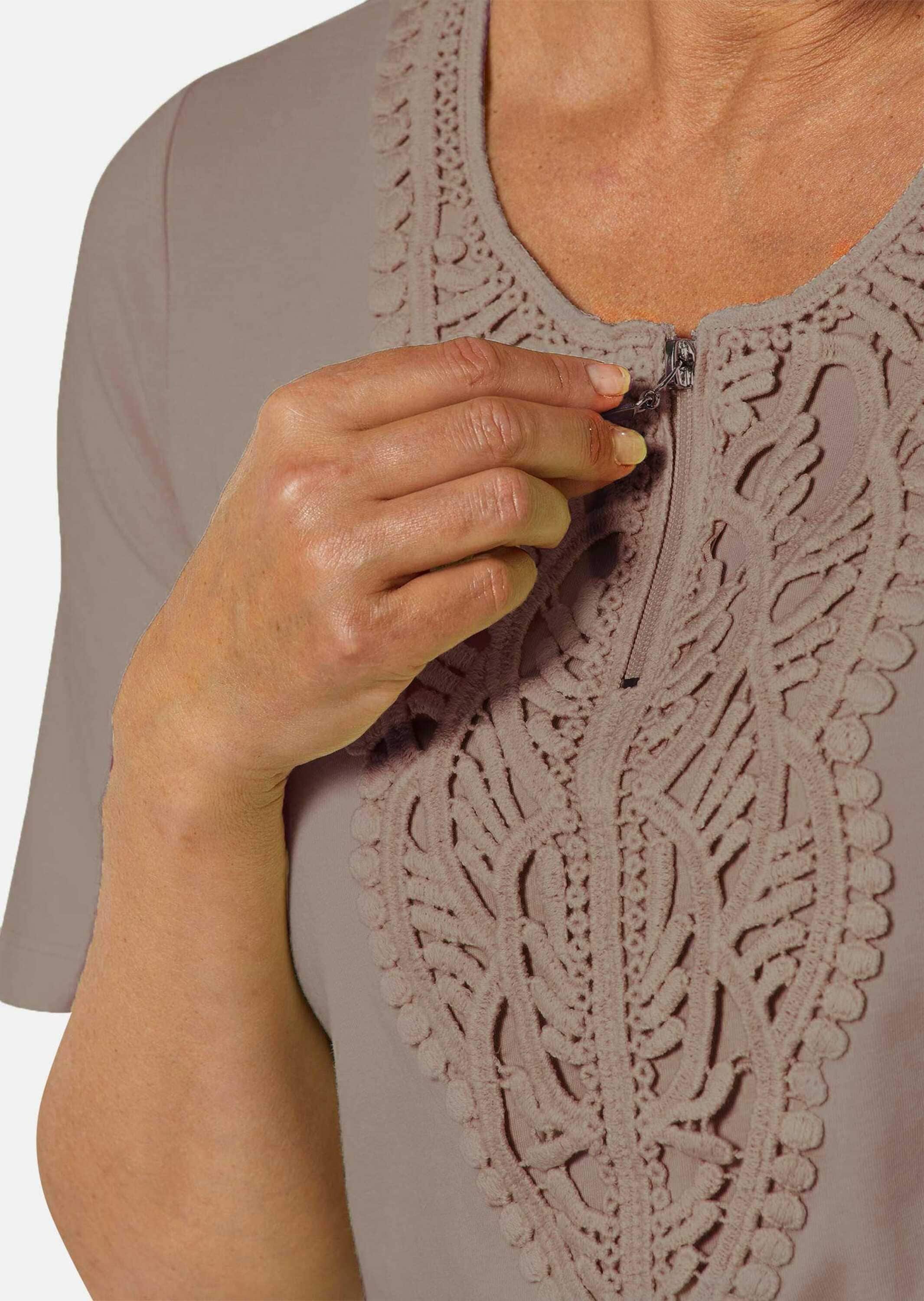 GOLDNER Kurzarmshirt »Kurzgröße Rundhalsshirt mit Häkelspitze«