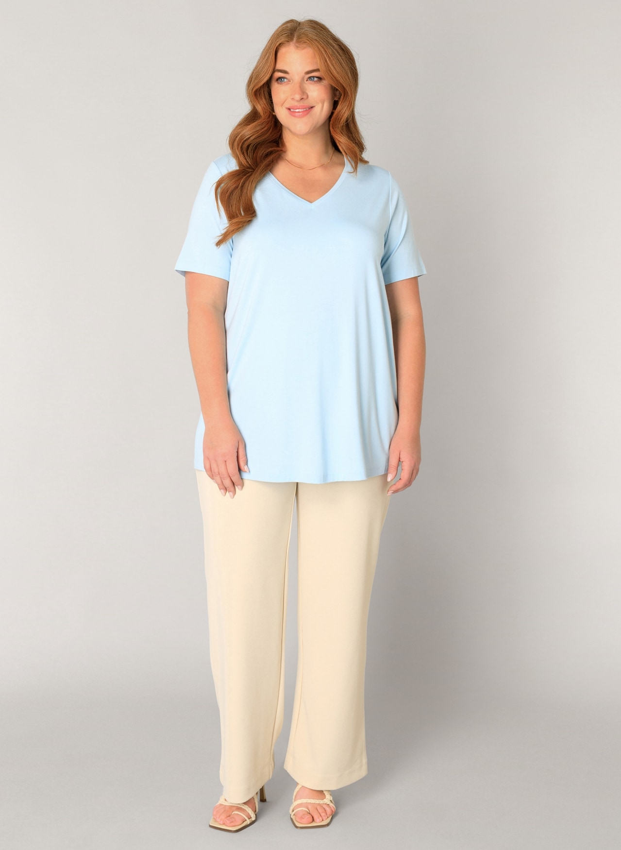 Base Level Curvy T-Shirt »Alba« mit V-Ausschnitt