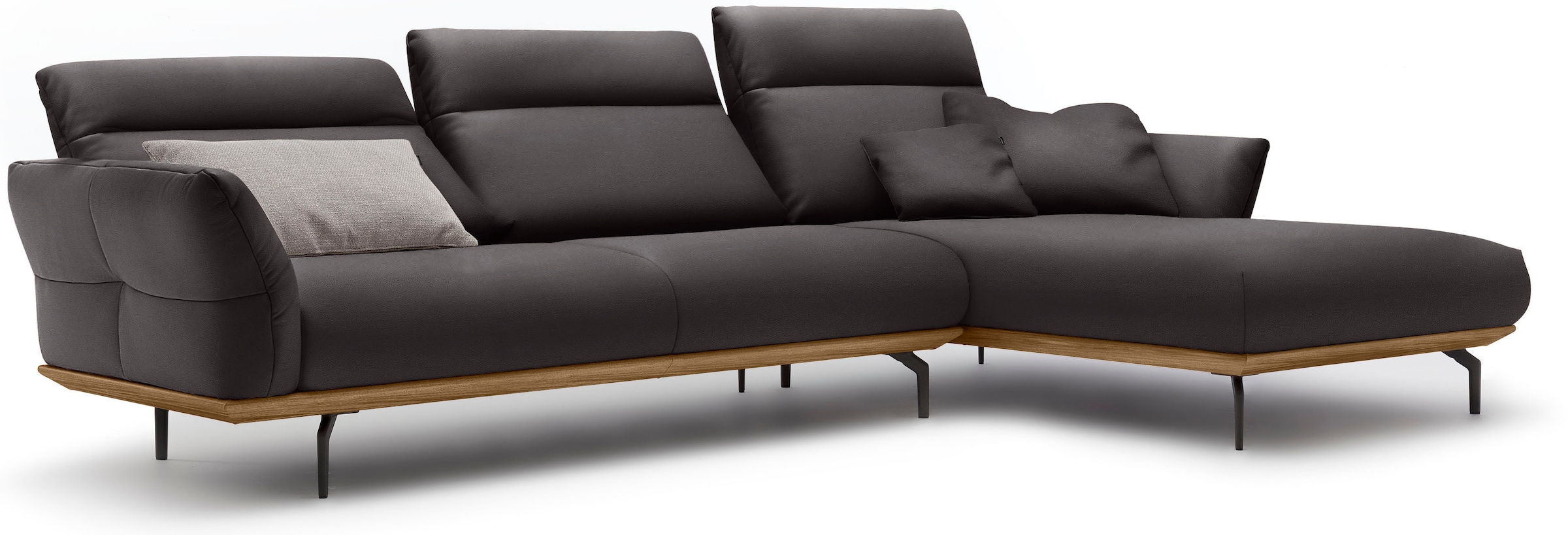 Creation BY ROLF BENZ Ecksofa »CR.460«, Sockel in Nussbaum, Winkelfüße in Umbragrau, Breite 318 cm