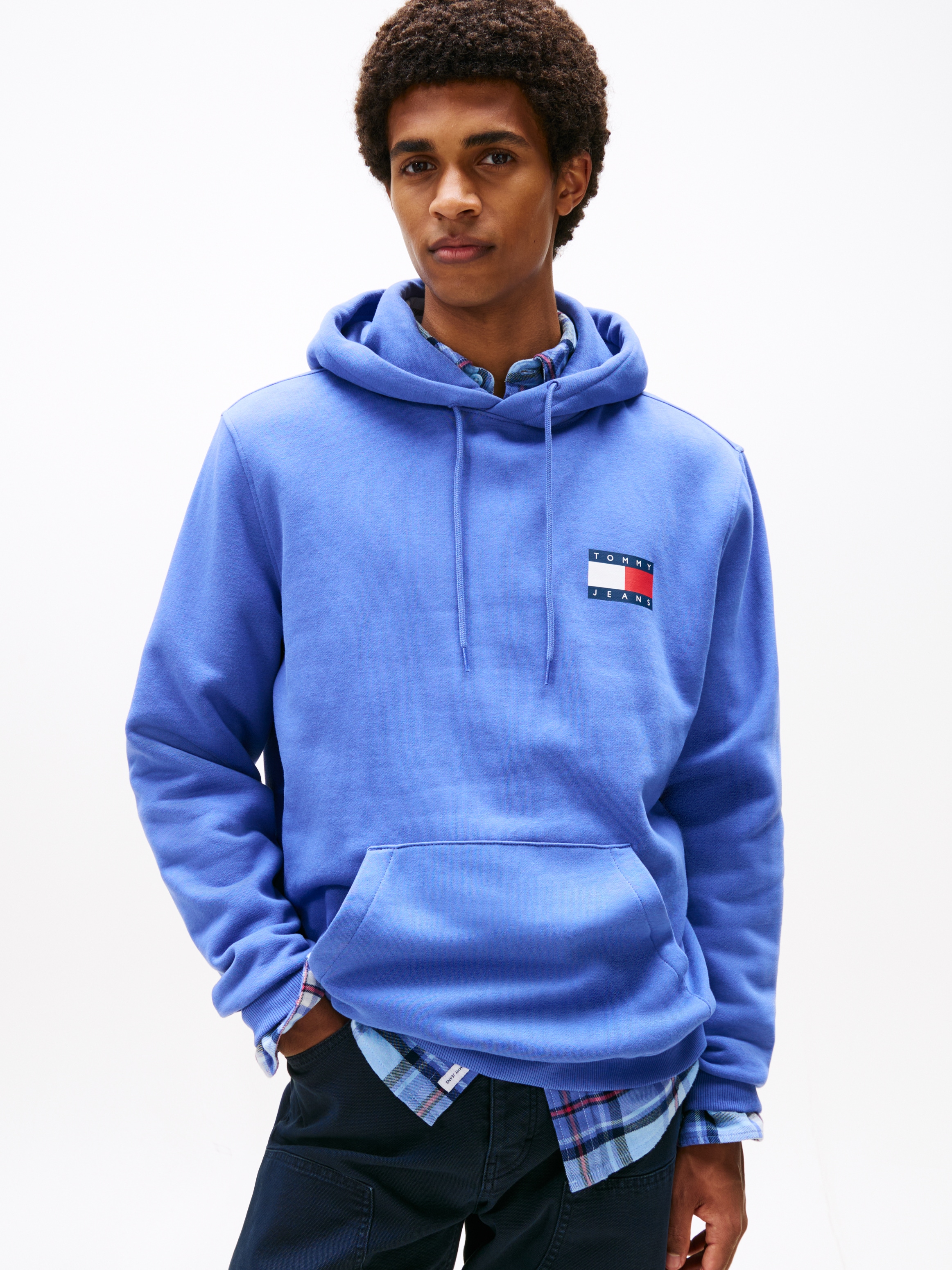 Tommy Jeans Sweatshirt »TJM REG ESSENTIAL FLAG HOOD EXT«, mit bedruckten Markenlogo auf Brusthöhe
