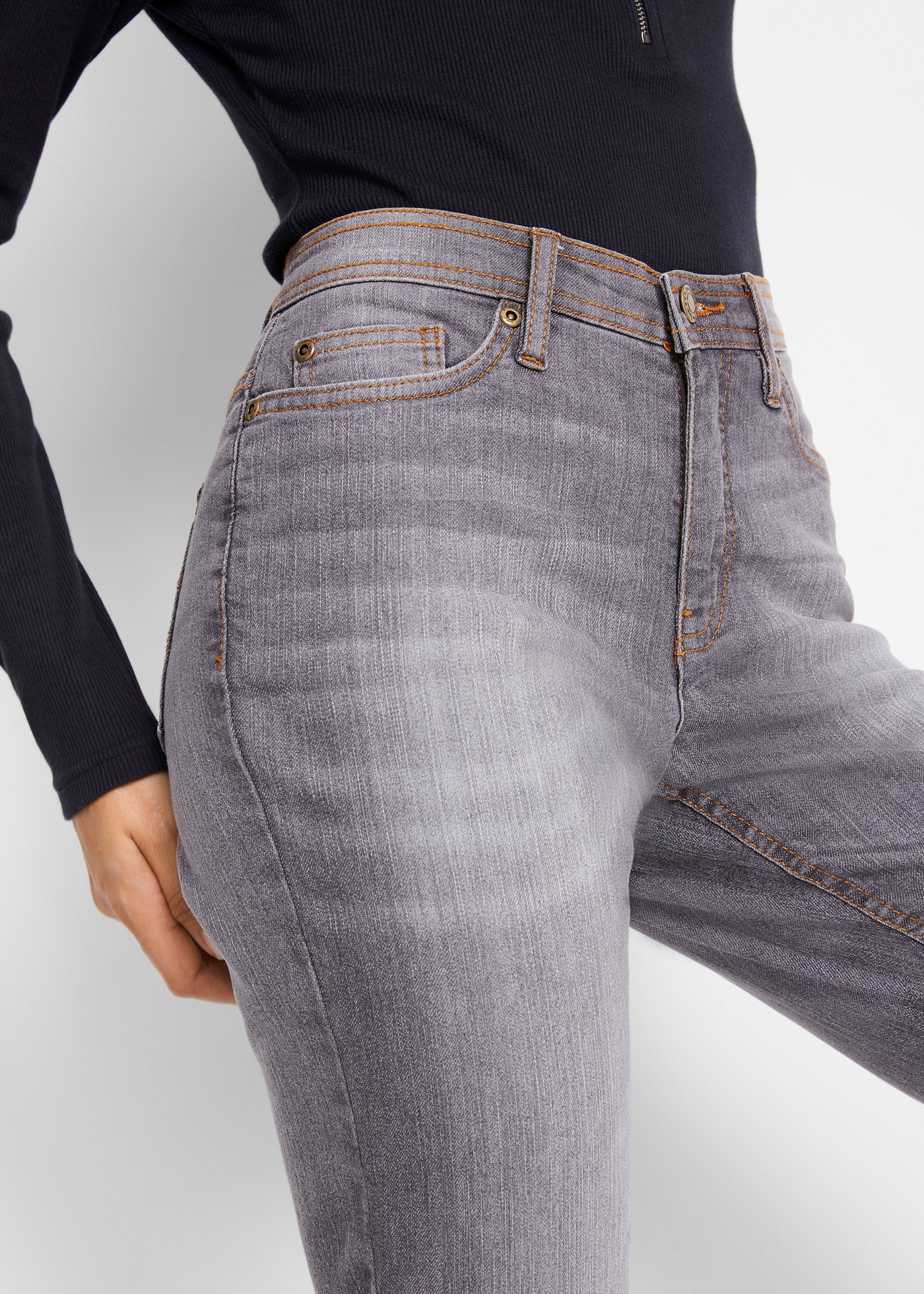 bonprix Mom-Jeans Regular Fit, mit Eingrifftaschen, Gesäßtaschen und Coinpocket