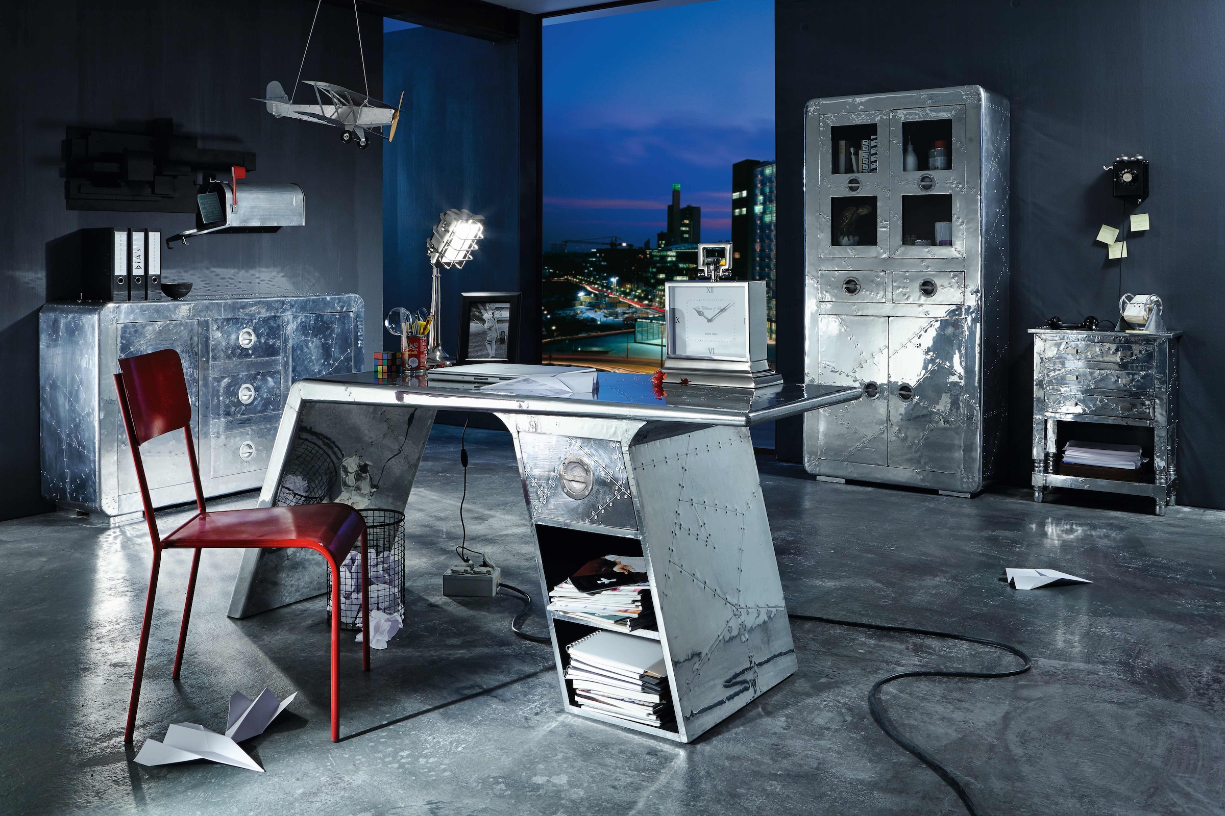 SIT Vitrine »Wohnzimmerschrank AIRMAN Mangoholz + MDF mit Alu‑Beschlägen« Futuristisches Industrial‑Design mit verspiegelter Alu‑Optik