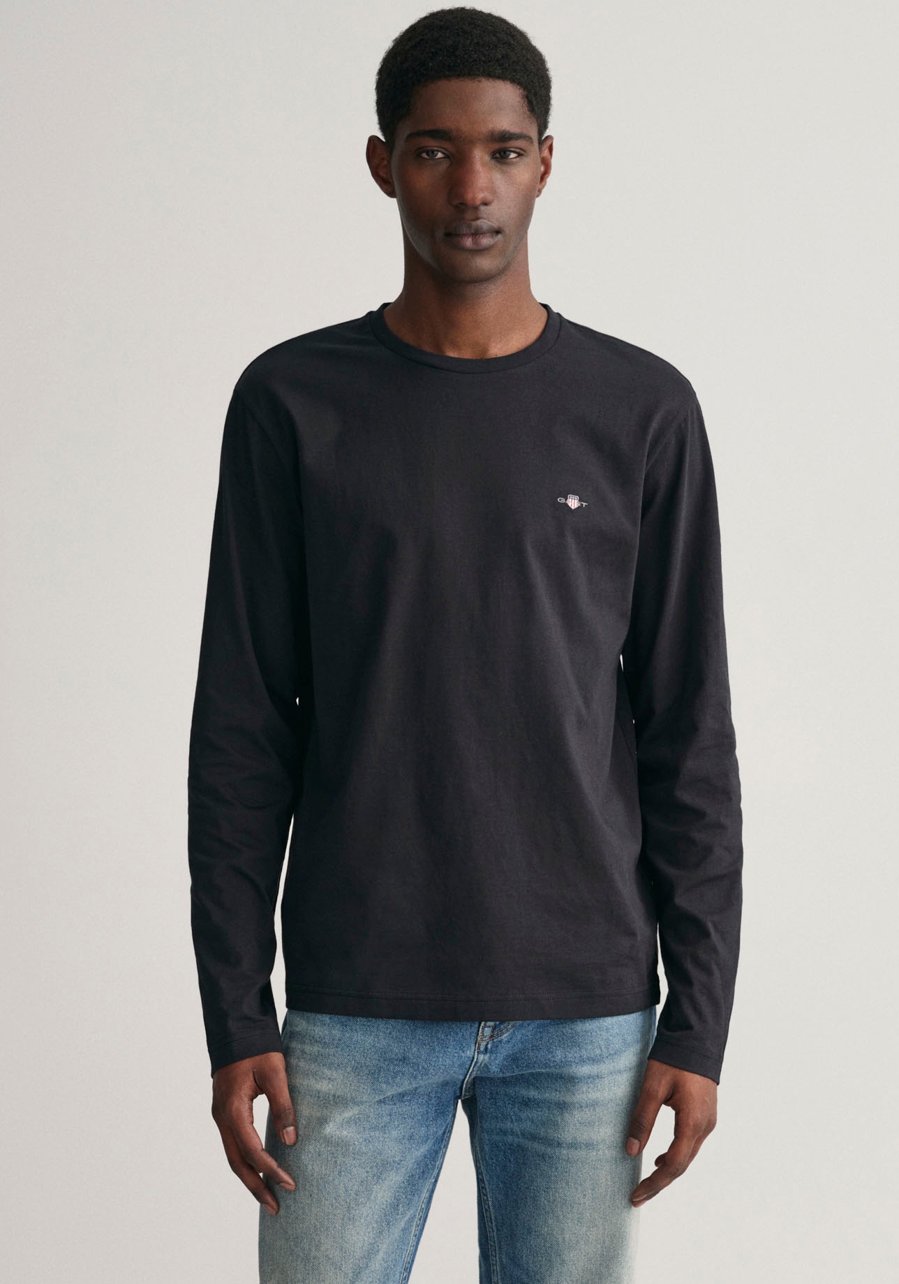 Gant Langarmshirt »REG SHIELD LS T-SHIRT«, mit Logostickerei auf der Brust