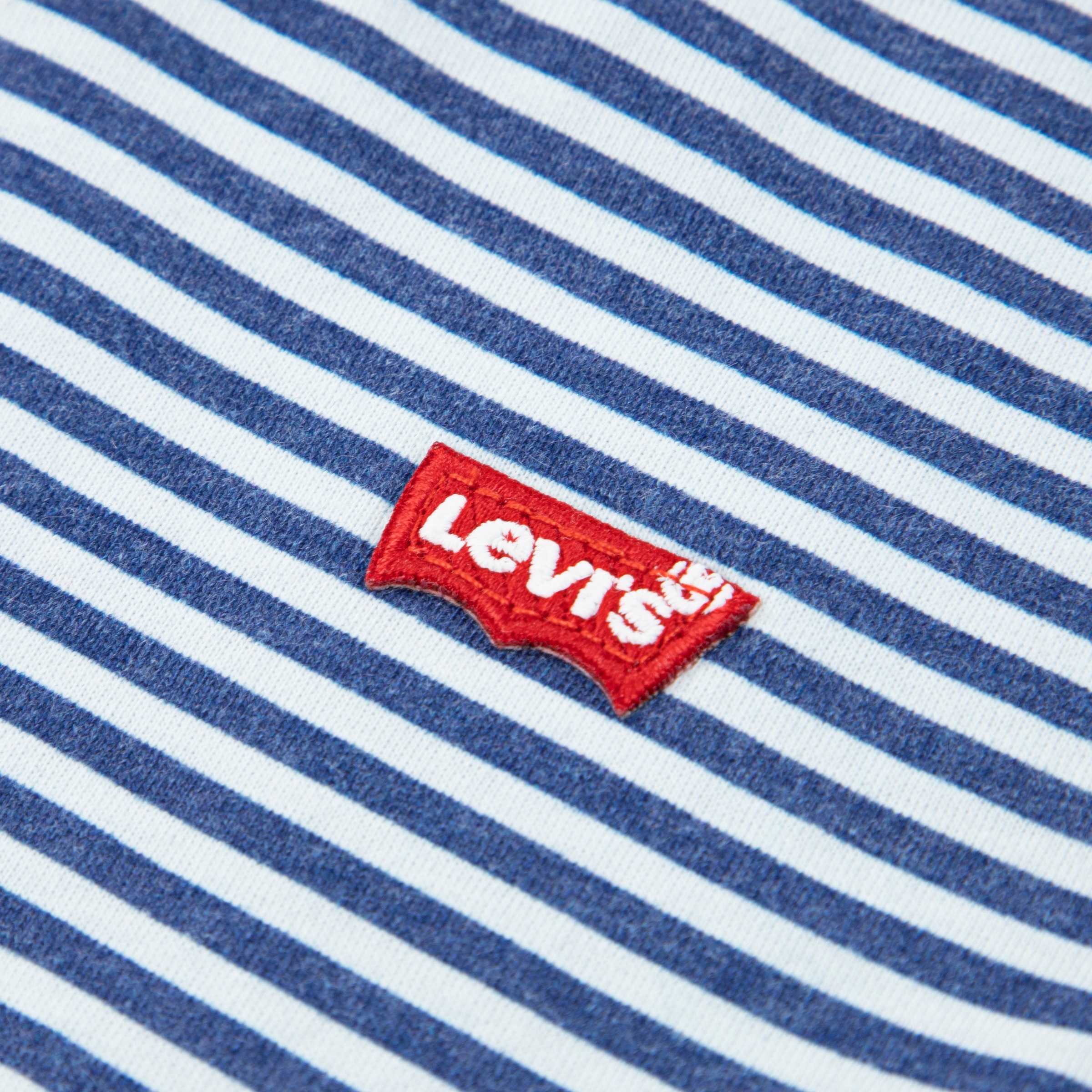 Levi's® Kids T-Shirt »MINI BATWING« mit Logo-Badge auf der Brust