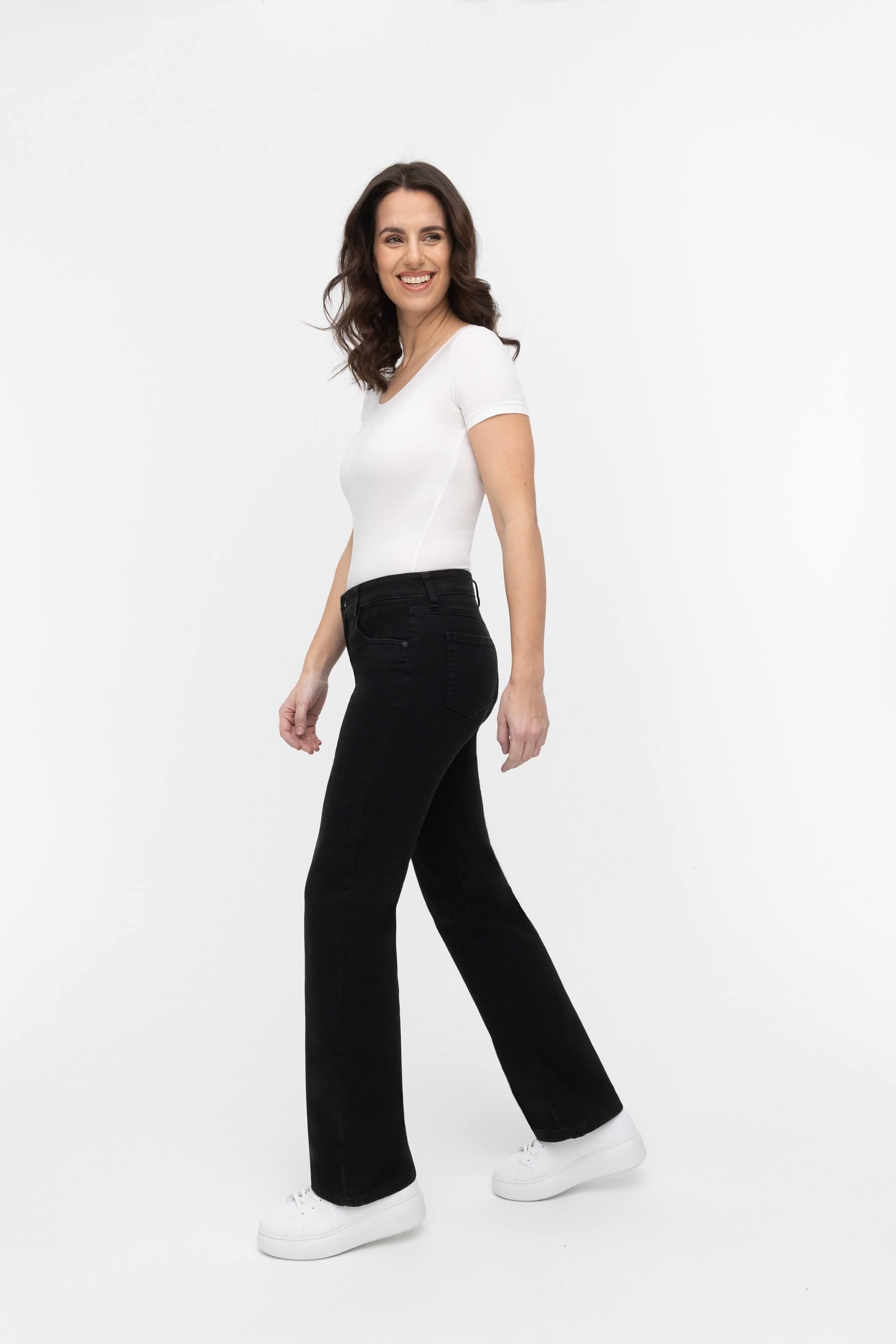 wonderjeans 5-Pocket-Jeans »Relaxed Straight«, Cool, modern und vielseitig zu stylen