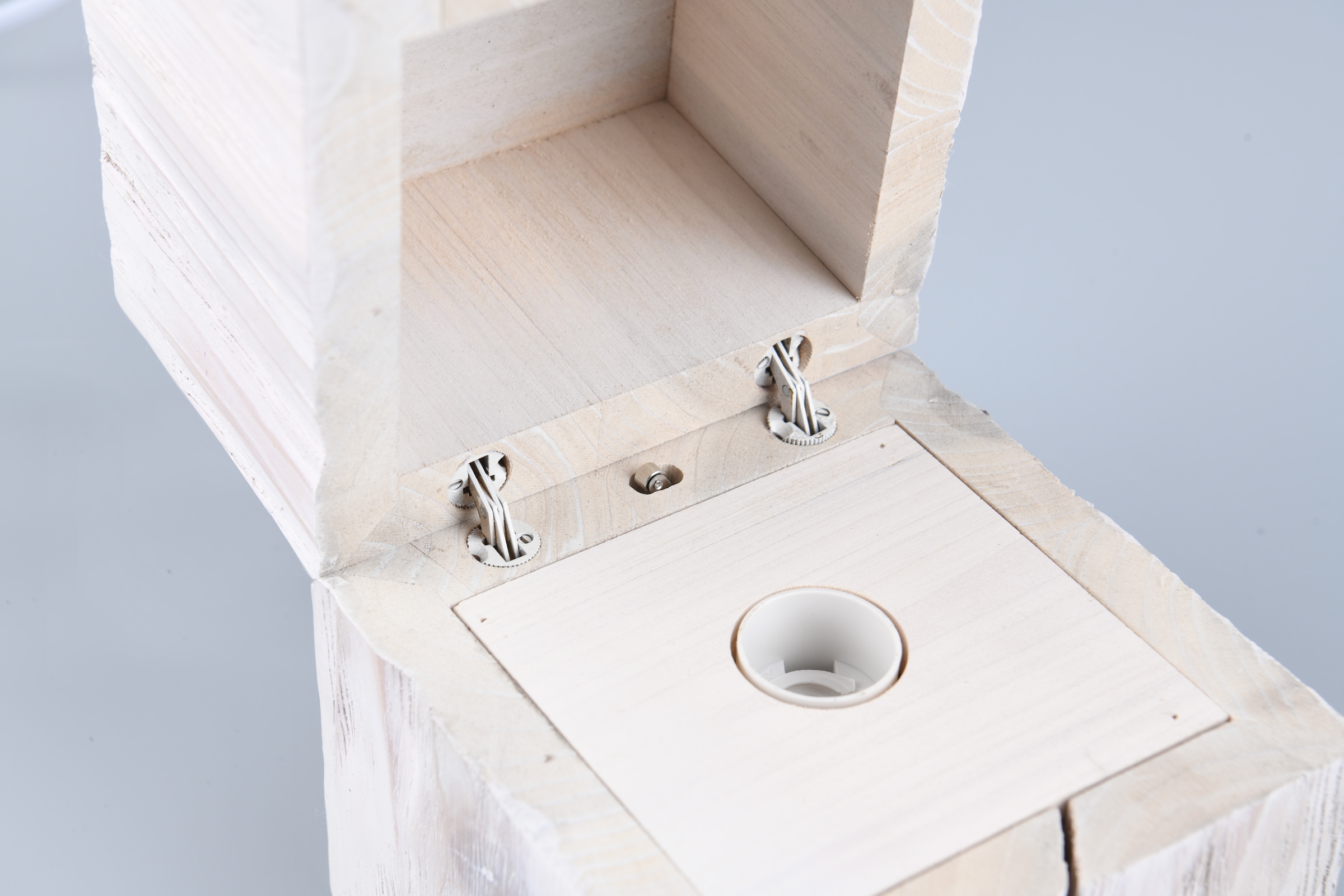 TRIO Leuchten Schreibtischlampe »TREASURE, Deko Tischleuchte Schatzkiste inkl 1xE14 LED 225 Lumen 2700K« E14 1 Stk. Warmweiß Licht startet bei öffnen der Box, Schnurschalter, Naturholz Tischlampe