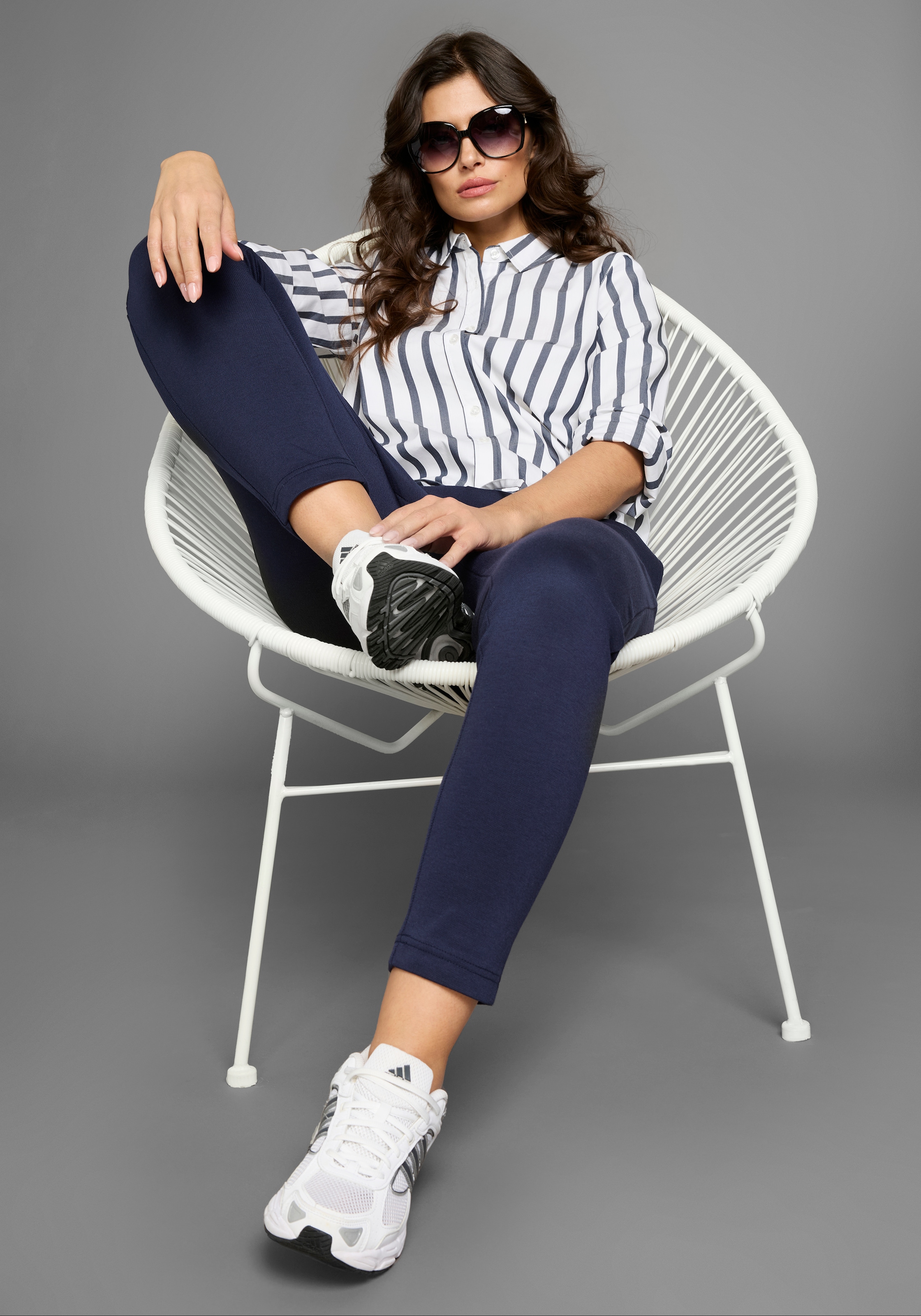 Laura Scott Sonnenbrille, für Damen mit dezentem Zierstein am Bügel - NEW
