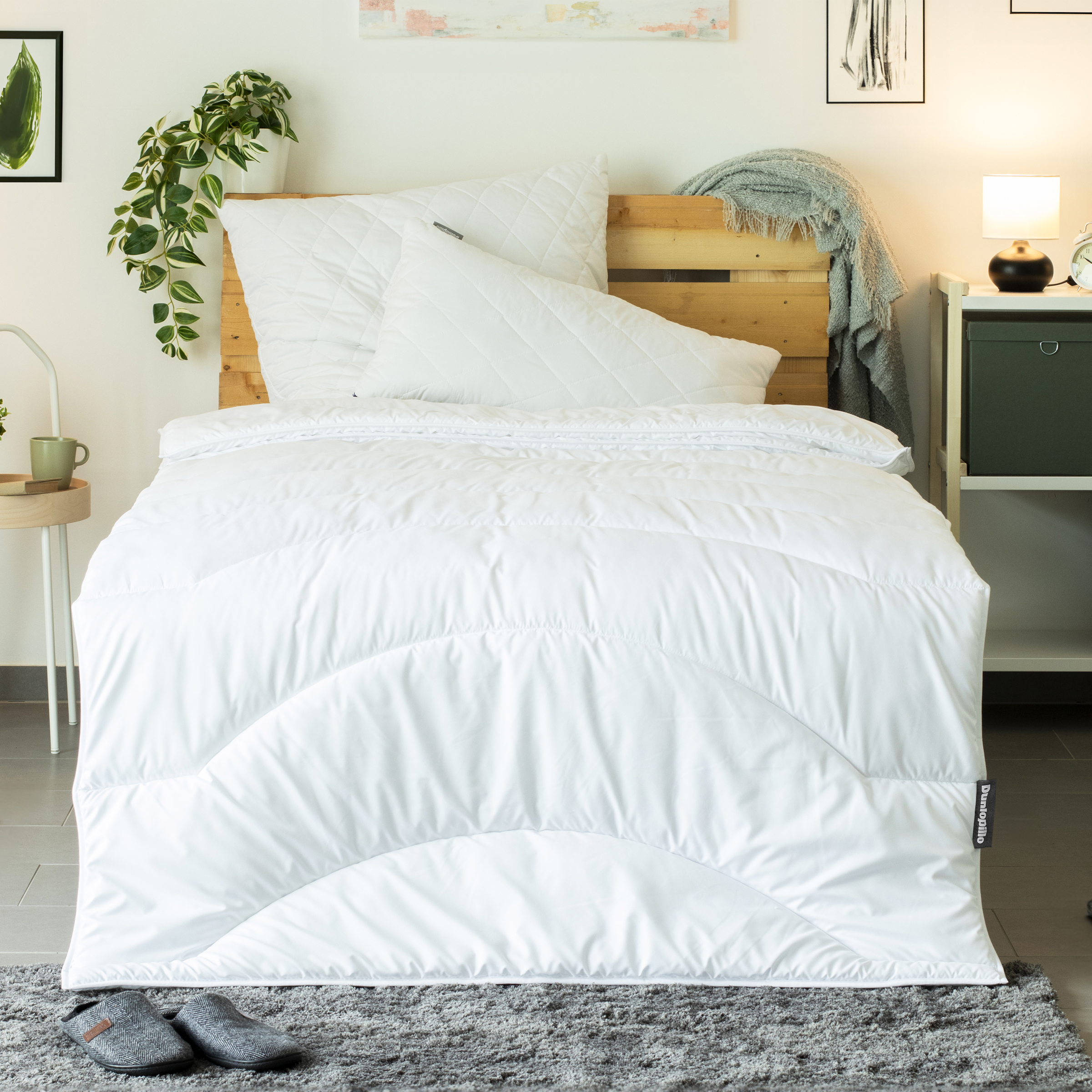 Dunlopillo Microfaserbettdecke »Home Bettdecken Sommer und Winter« leicht Füllung Polyester Bezug Polyester 1 Stk. tlg. Bettdecke 135x200, 155x220cm, feuchtigkeitsregulierend