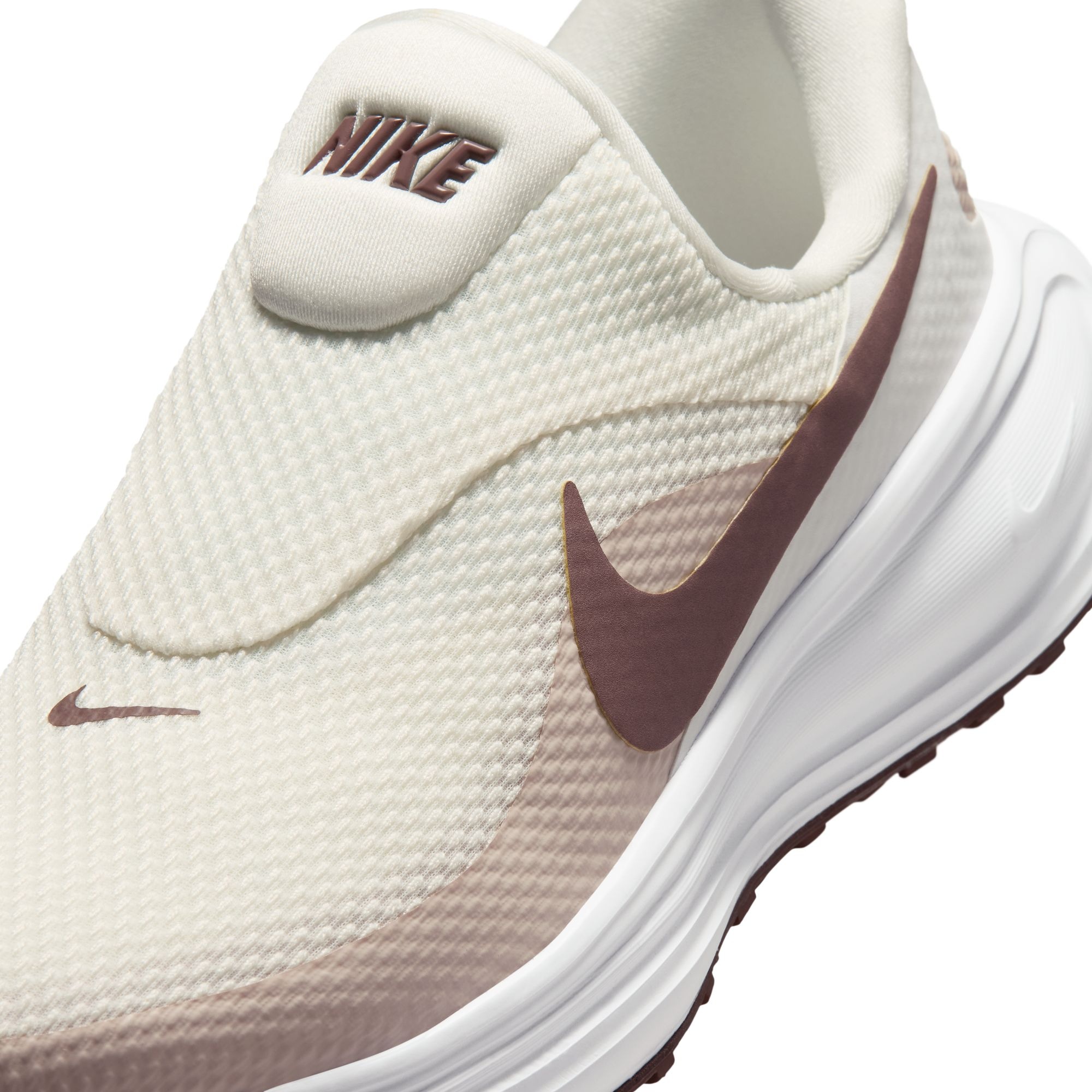 Nike Laufschuh »Nike Revolution 8 EasyOn«  leichtes An- und Ausziehen durch EasyOn-Technologie