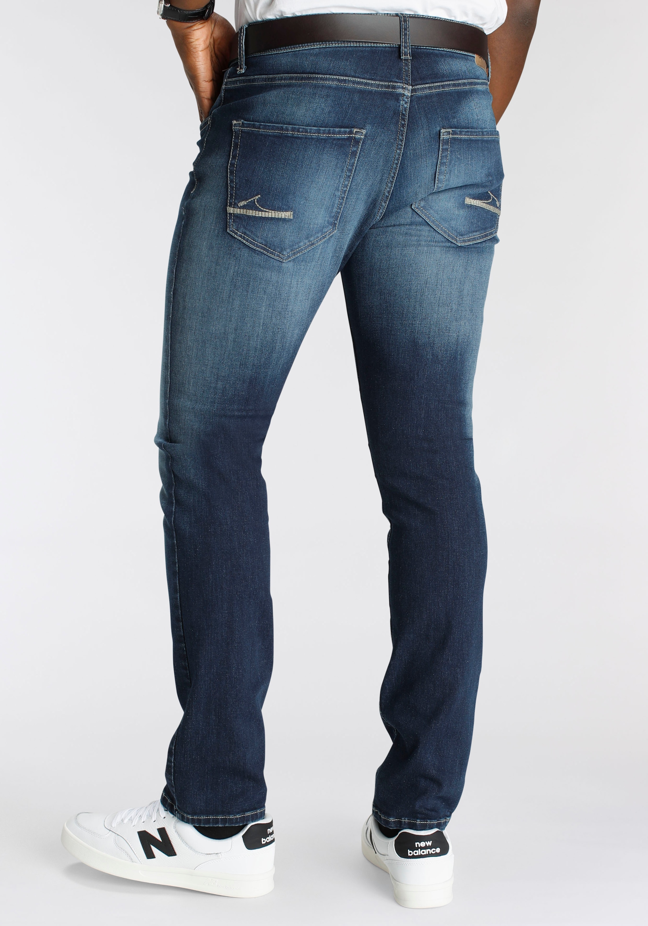 DELMAO Stretch-Jeans »"Reed"«, gerader Beinschnitt, Used-Look-Waschung, niedrige Leibhöhe