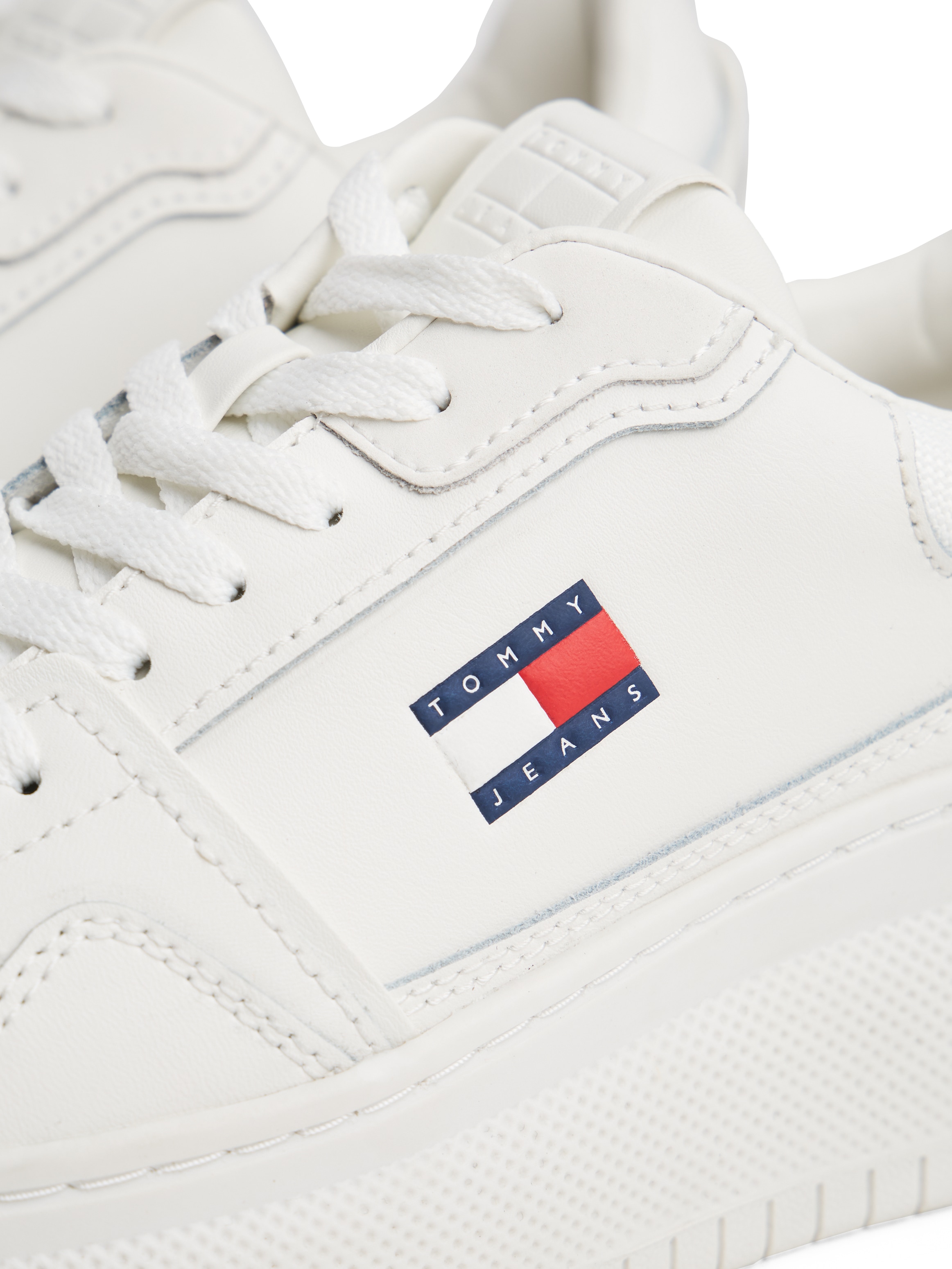 Tommy Jeans Keilsneaker »TJW RETRO BASKET FLATFORM«  , Plateau, Freizeitschuh, Schnürschuh, mit Lochmuster, im Basket-Look