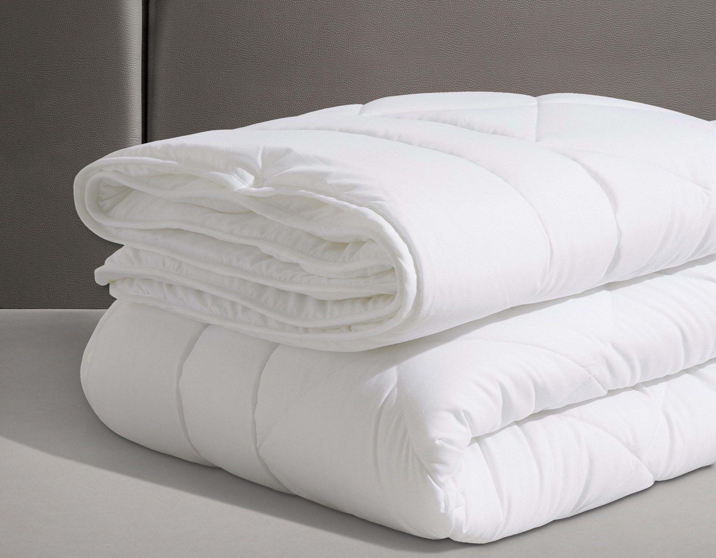 RIBECO Kunstfaserbettdecke »Jan«, 4-Jahreszeiten, (1 St.), normal, Bezug: Polyester, (1-tlg), Unschlagbares Preis- / Leistungsverhältnis!