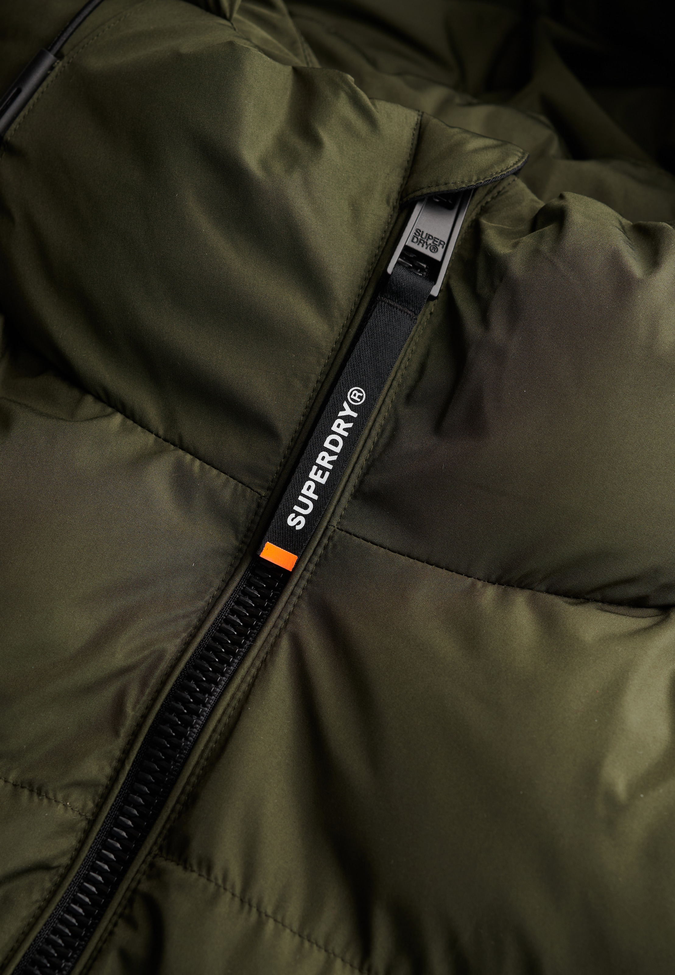 Superdry Steppjacke »HOODED SPORTS PUFFER JACKET« mit Kapuze Kunstfaser, relaxed fit