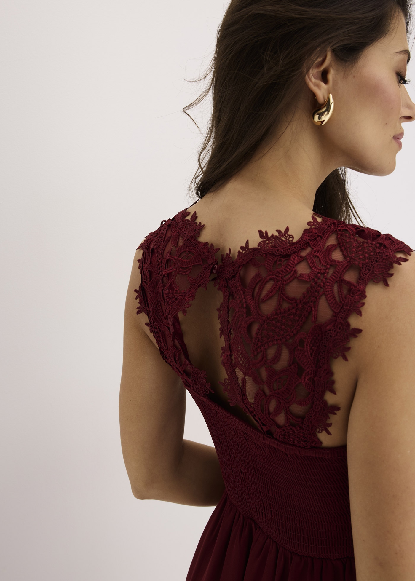 bonprix Minikleid »Minikleid mit Spitze« 1 tlg. für besondere Anlässe, aus Polyester, taillierte Passform