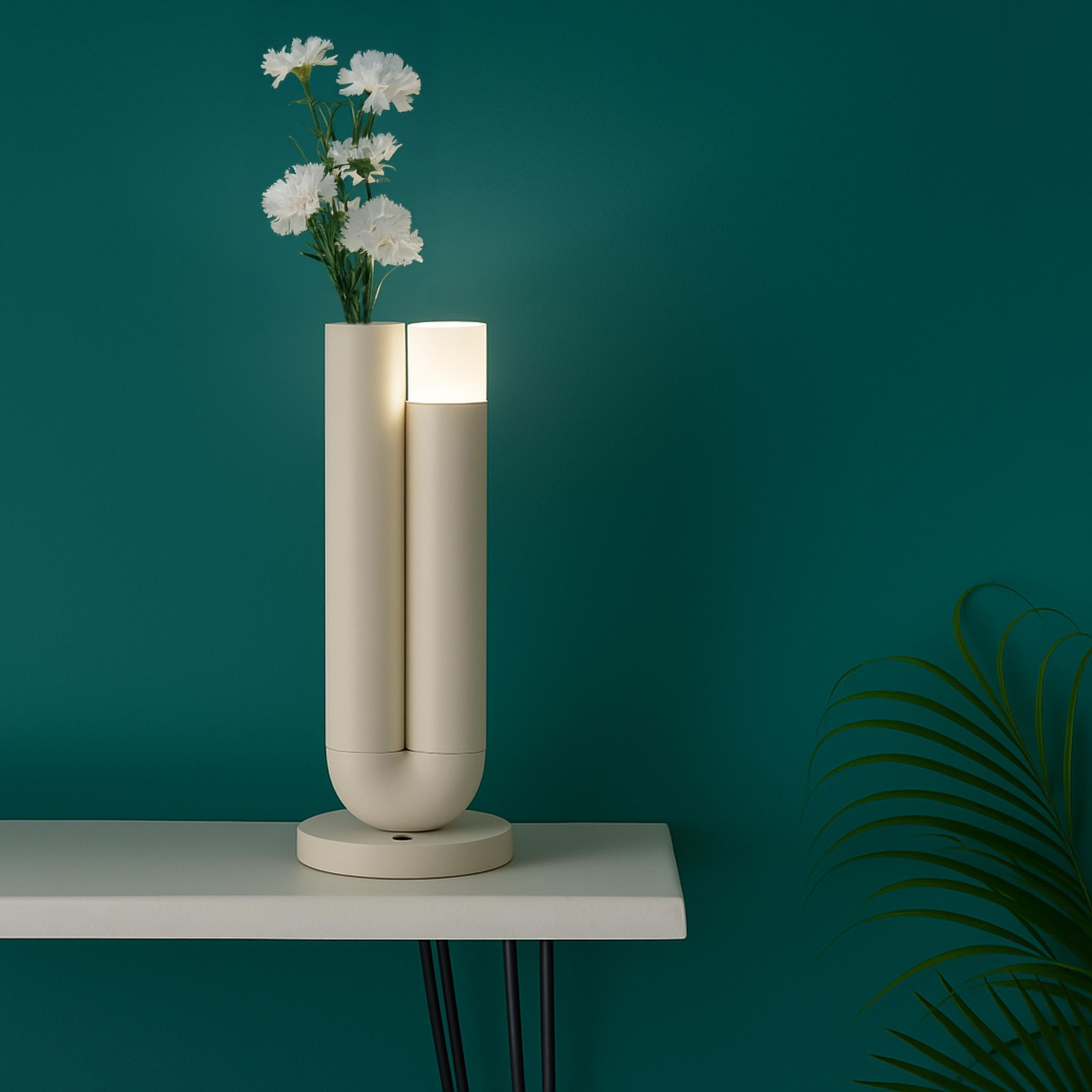 Brilliant LED Tischleuchte »Sayu« LED-Modul 1 Stk. Warmweiß LED Akku-Leuchte mit Vase, 27 cm, 250lm, 2700K, Wireless Charging