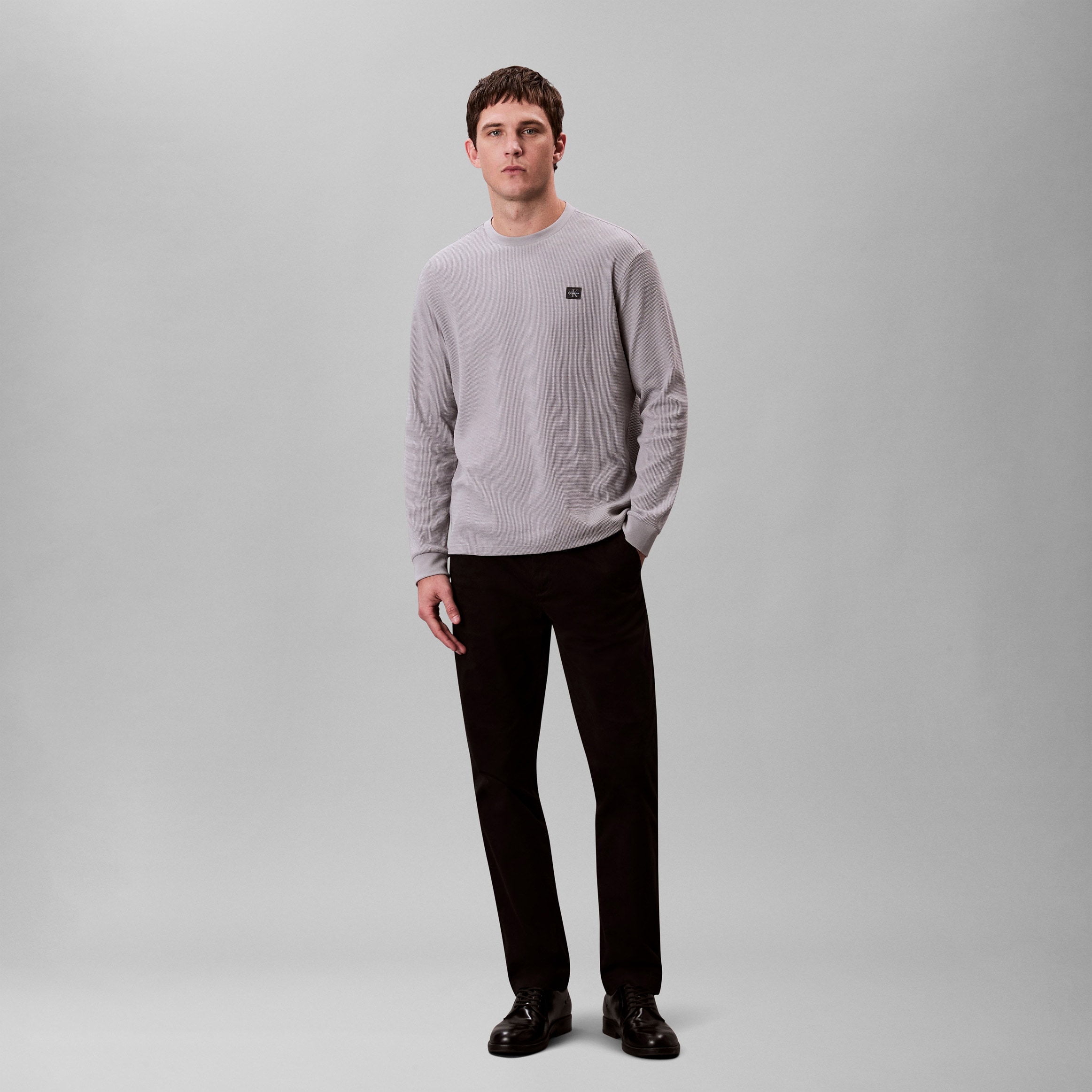 Calvin Klein Jeans Langarmshirt »LS WAFFLE BADGE CREWNK TEE«, Mit Rundhalsausschnitt