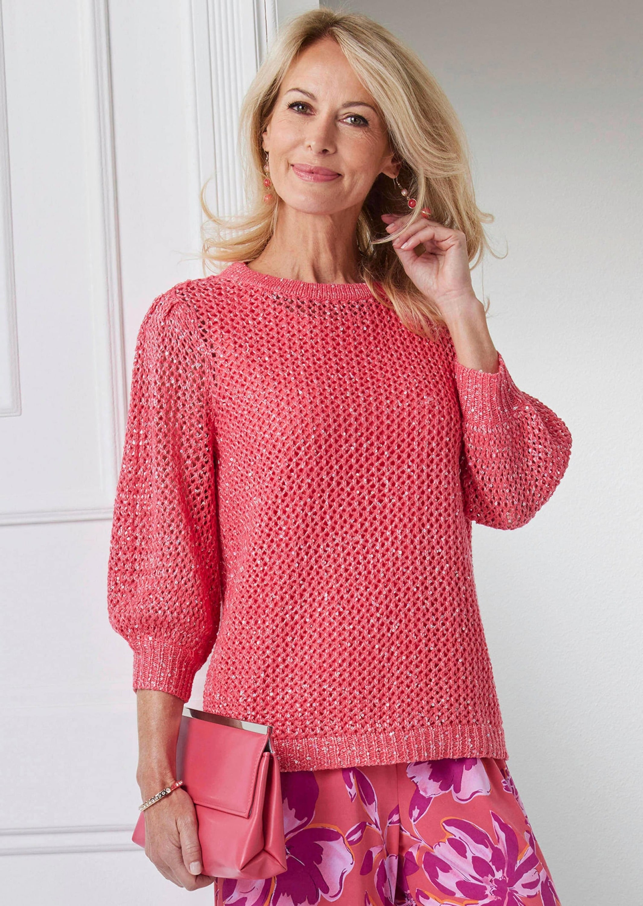 GOLDNER Rundhalspullover »Kurzgröße Femininer Pullover in Netzoptik mit Pailletten«
