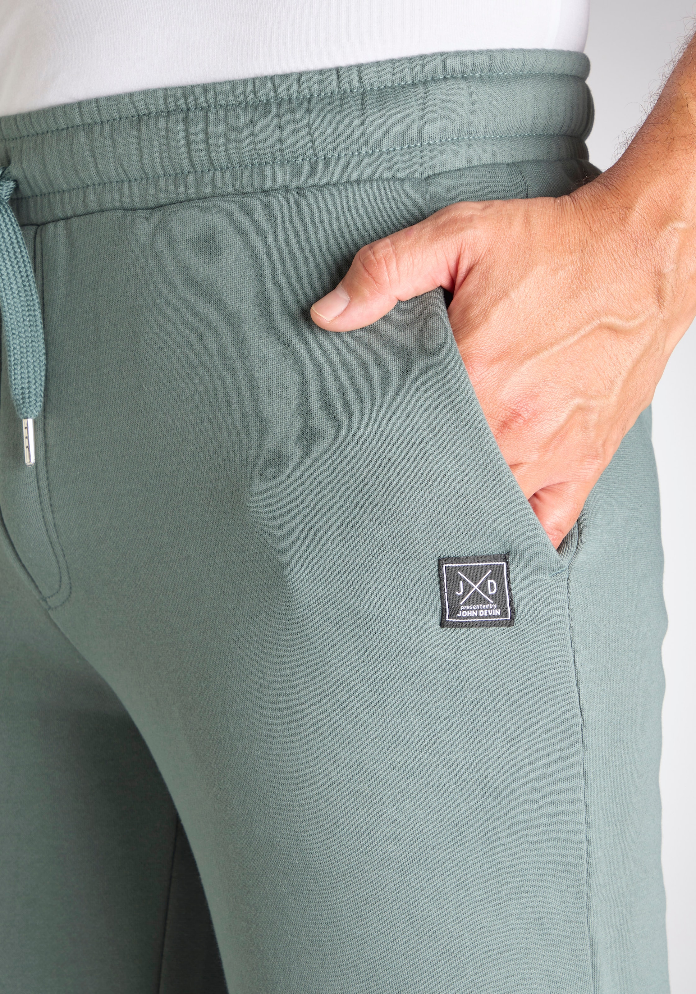 John Devin Sweatshorts »- kurze Hose aus innen angerauter Sweatware«  mit breiter Kordel und seitlichen Taschen