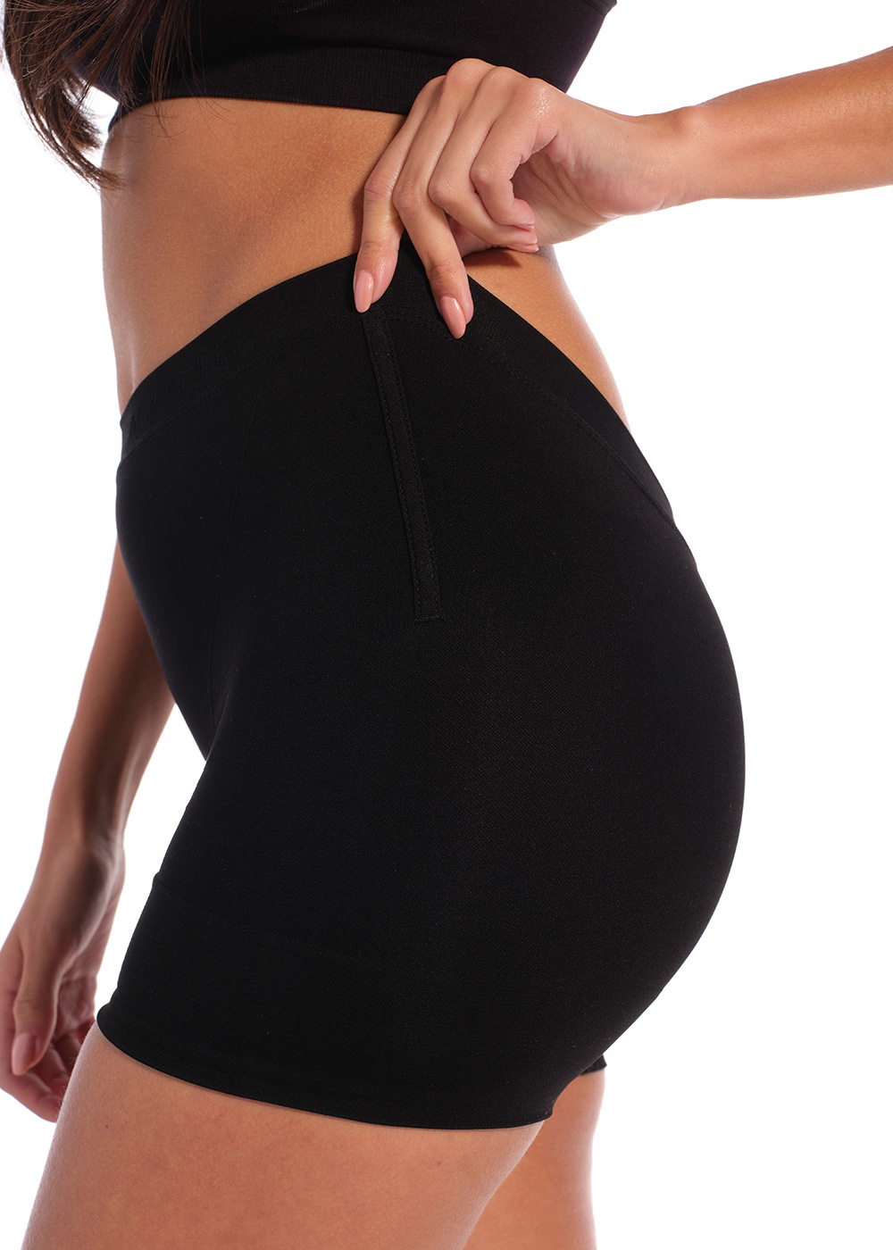 MAGIC Bodyfashion Panty leichte, formende Shorts mit tiefem Rückenausschnitt