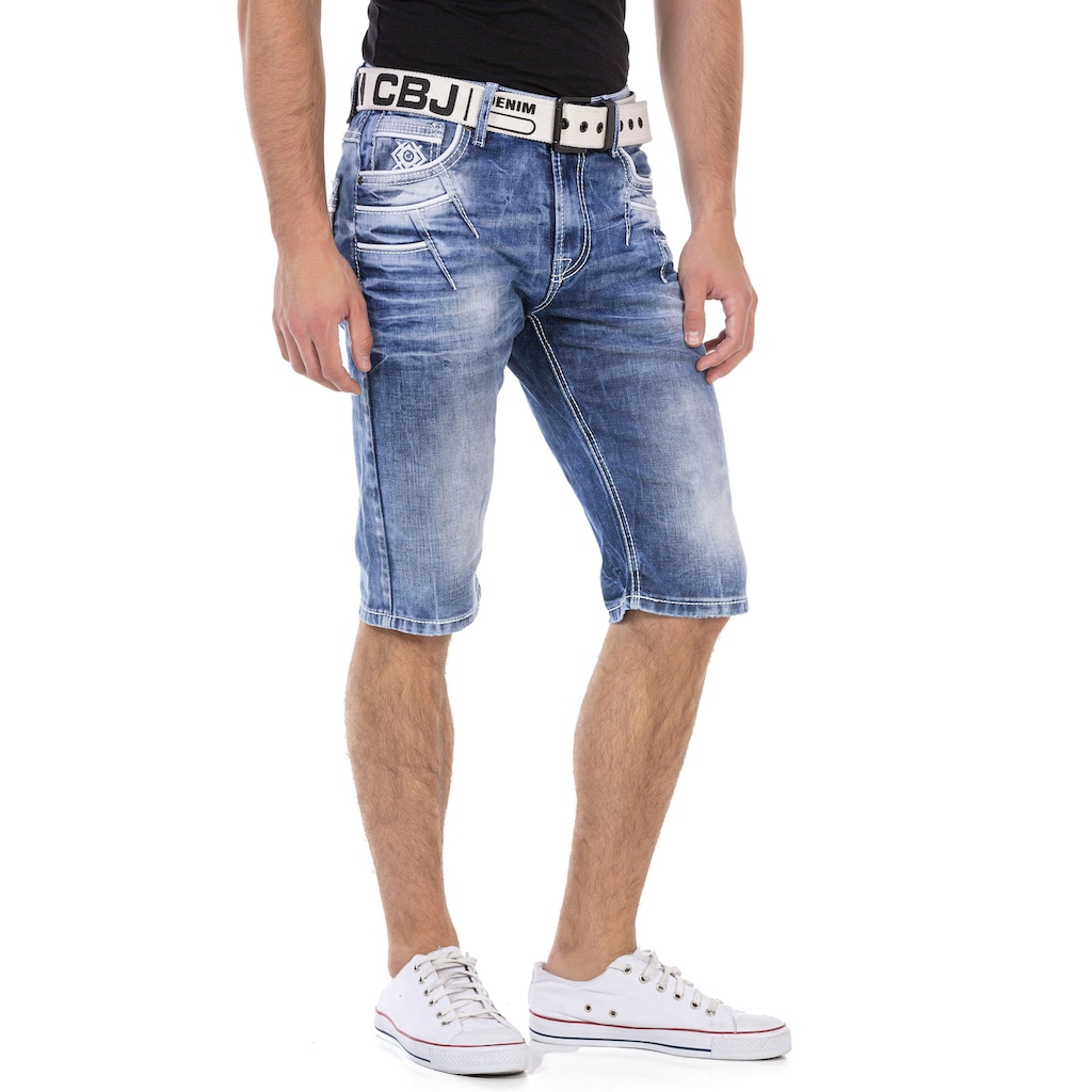 Cipo & Baxx Bermudas, in Denim und mit markanten Taschen