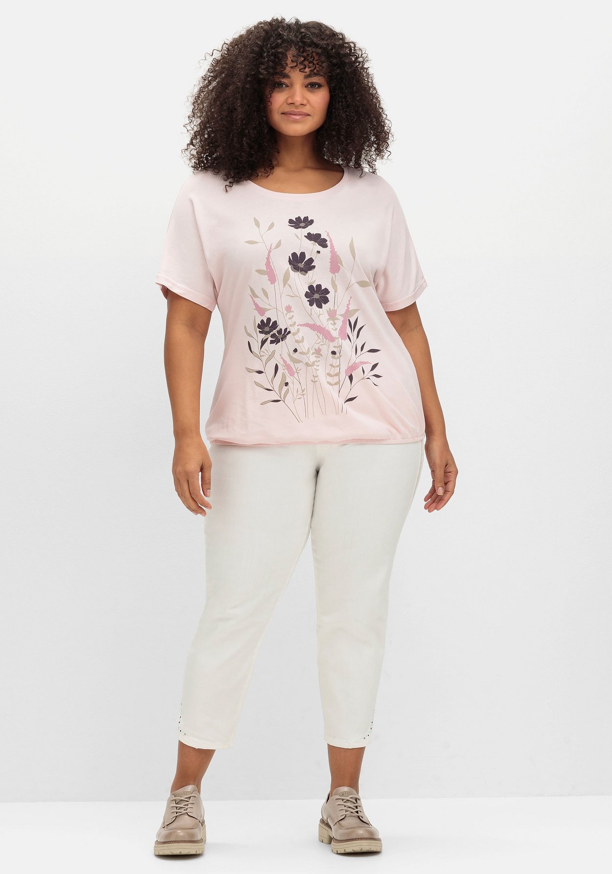 Sheego Rundhalsshirt »Shirt mit Blumen-Frontprint«