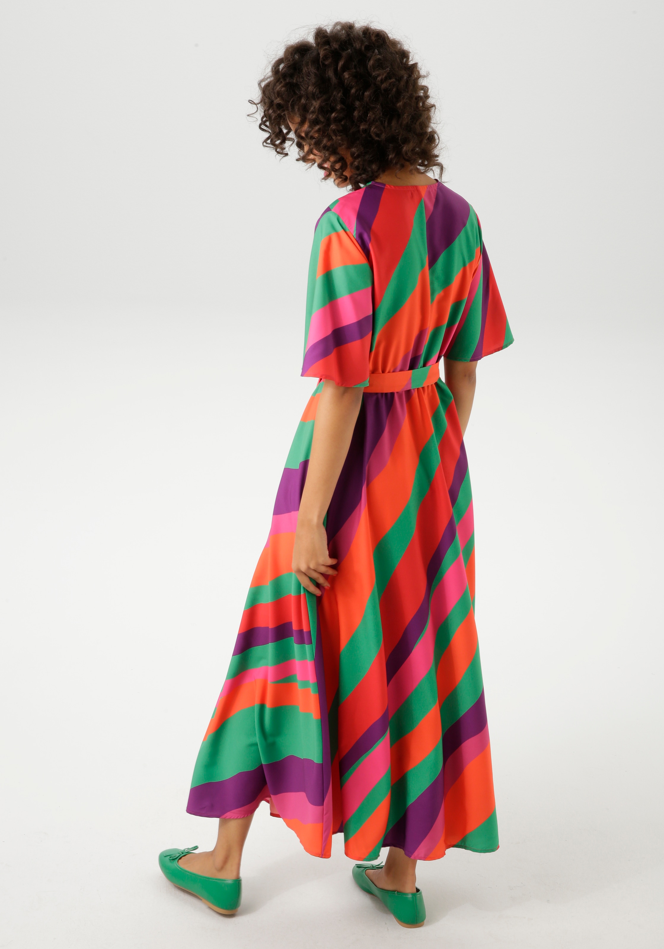 Aniston CASUAL Sommerkleid, (mit abnehmbarem Bindeband), im farbenfrohen Streifen-Dessin - NEUE KOLLEKTION
