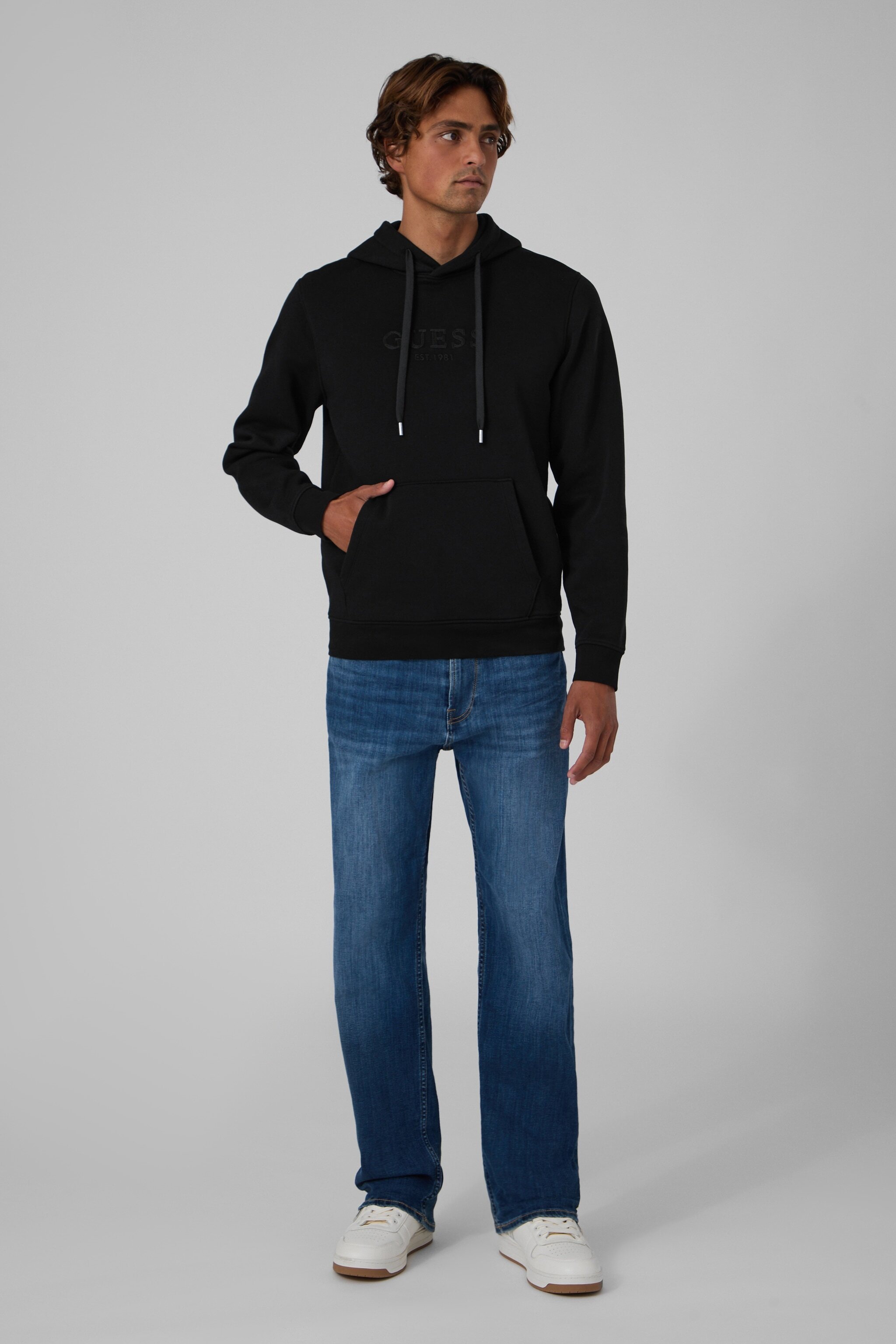 Guess Kapuzensweatshirt , Regular Fit, Kapuze mit Kordelzug, Kängurutasche
