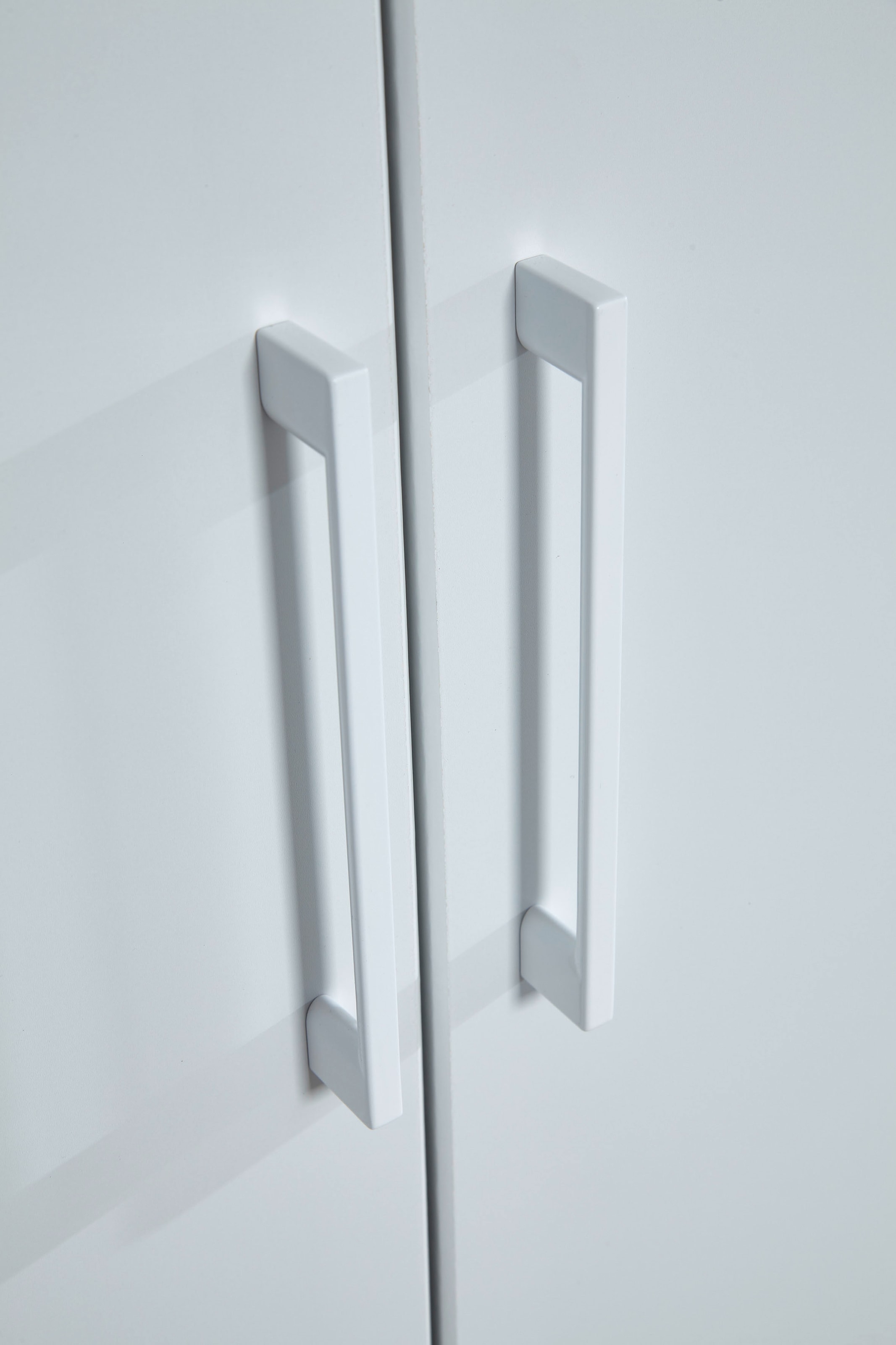 rauch Drehtürenschrank »Prandon A« mit 2 Schubladen und Metallgriffen in Weiß